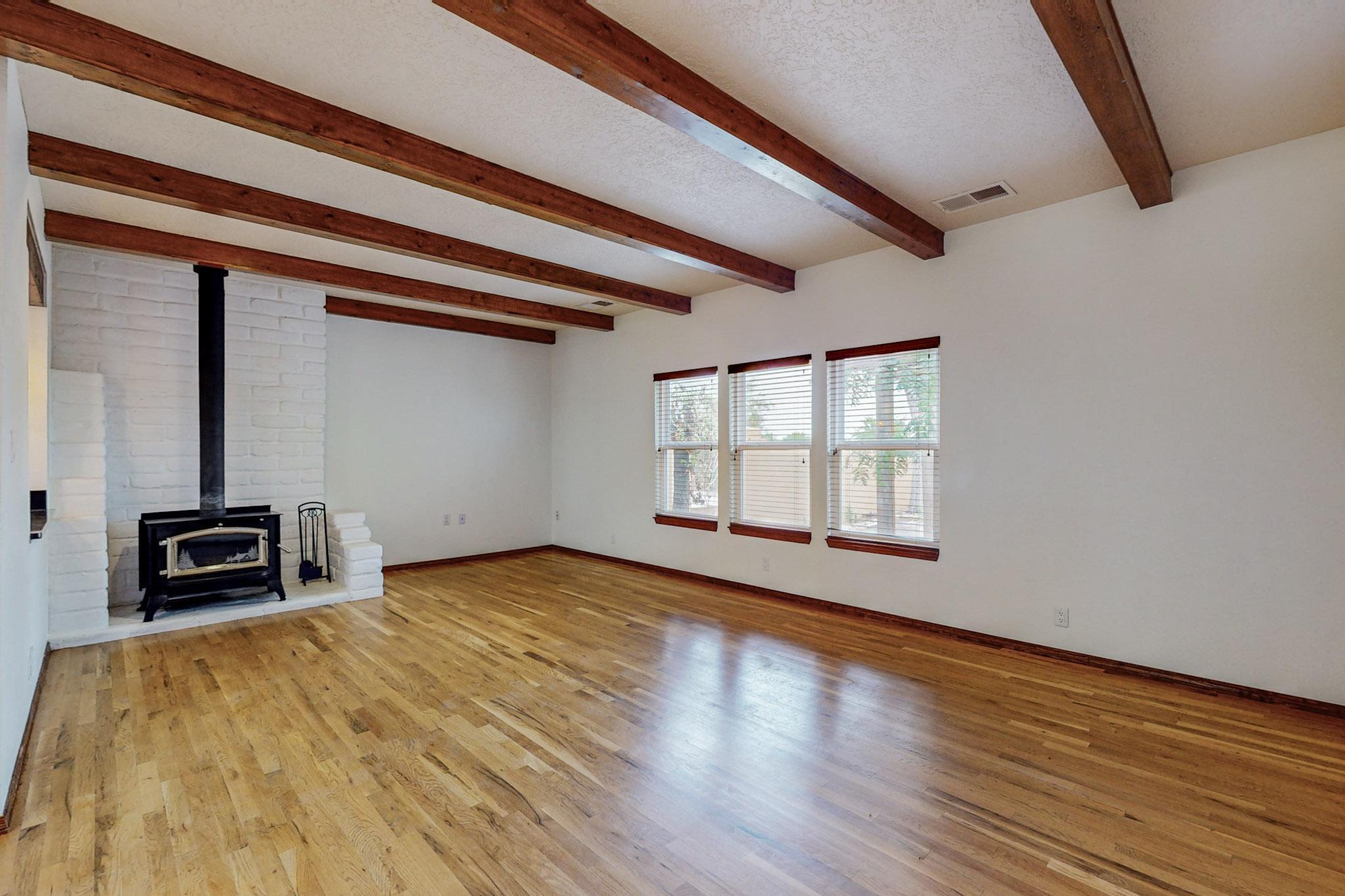 1039 W MEADOWLARK Lane