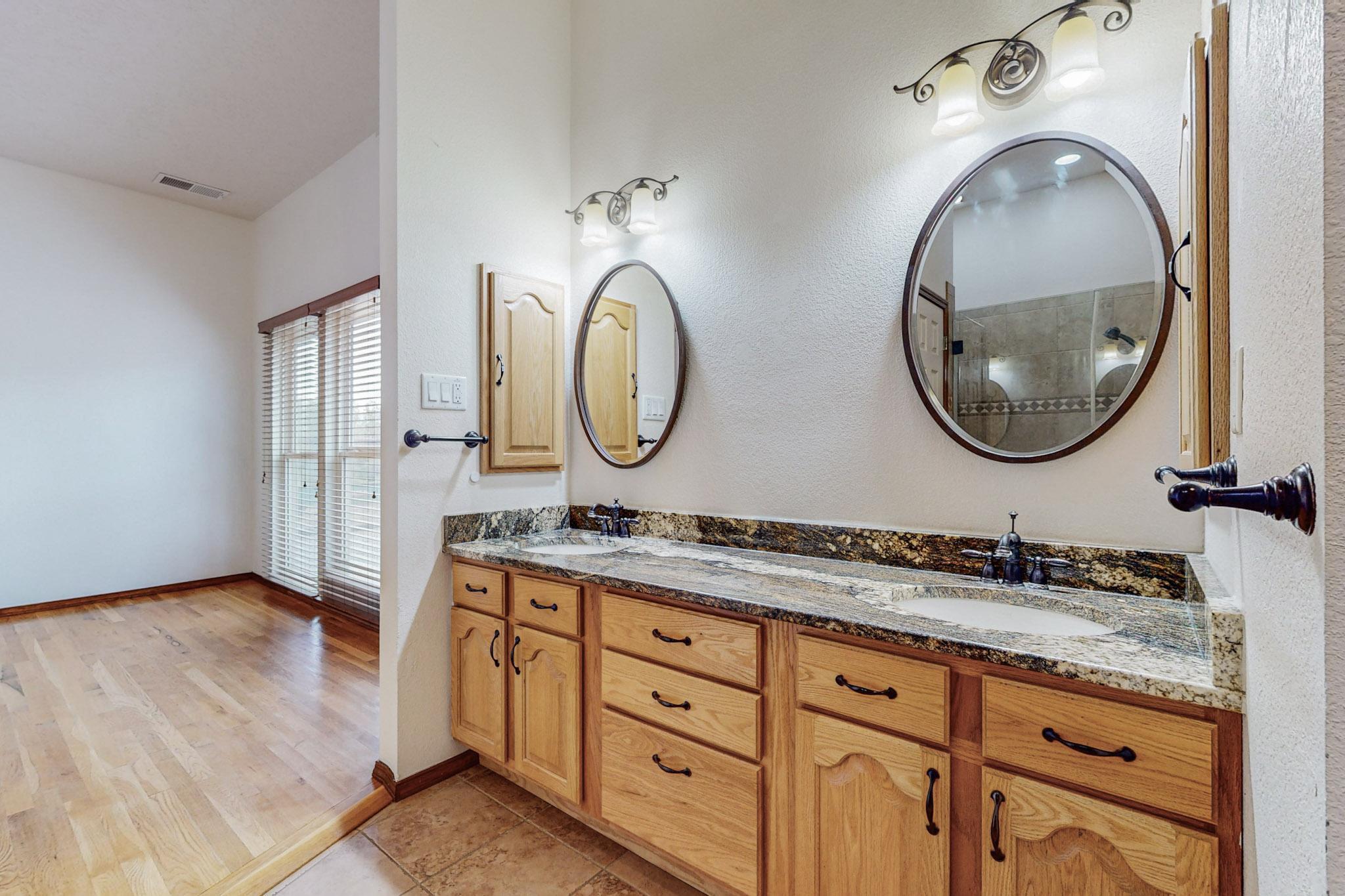 1039 W MEADOWLARK Lane