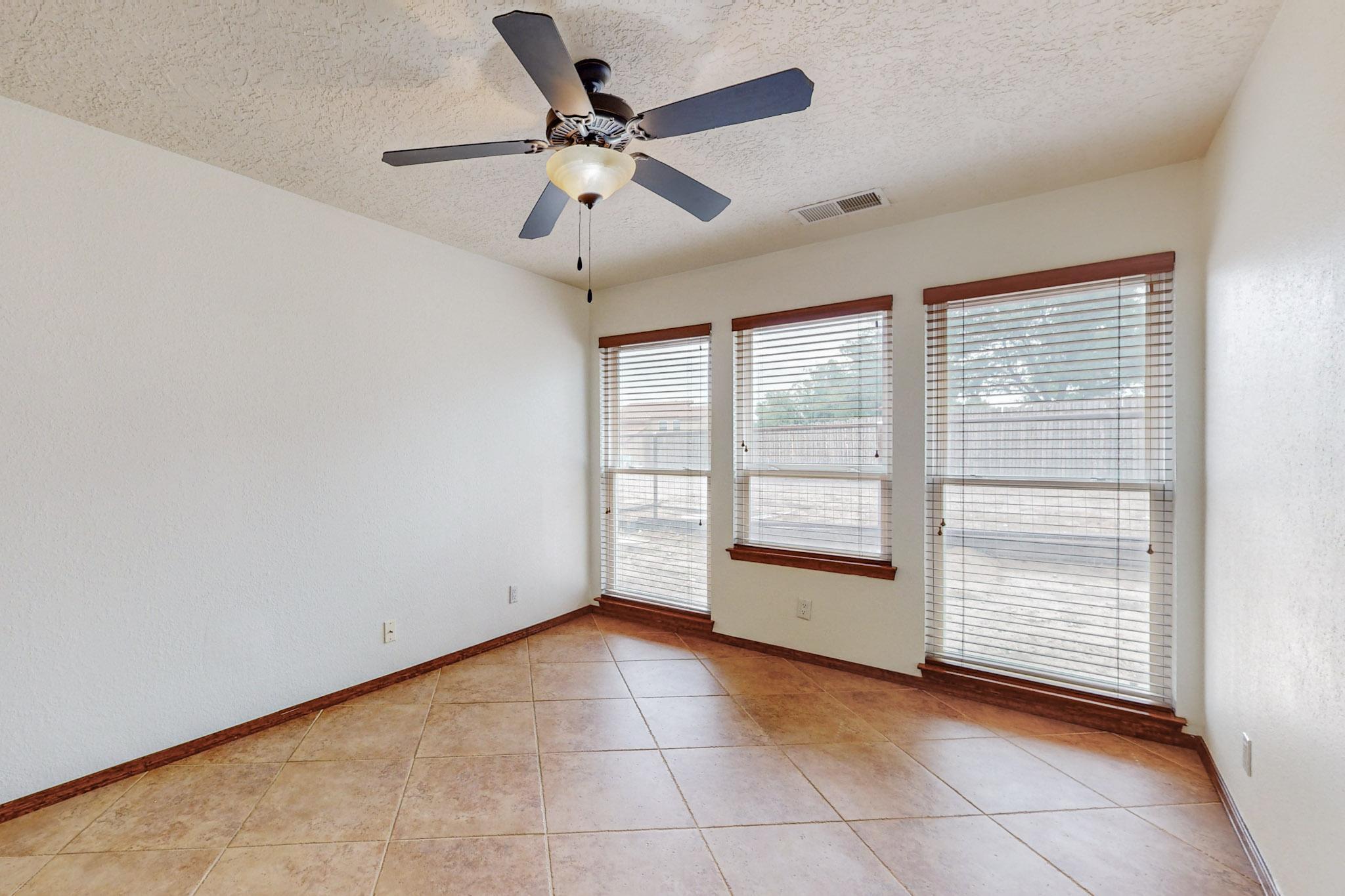 1039 W MEADOWLARK Lane