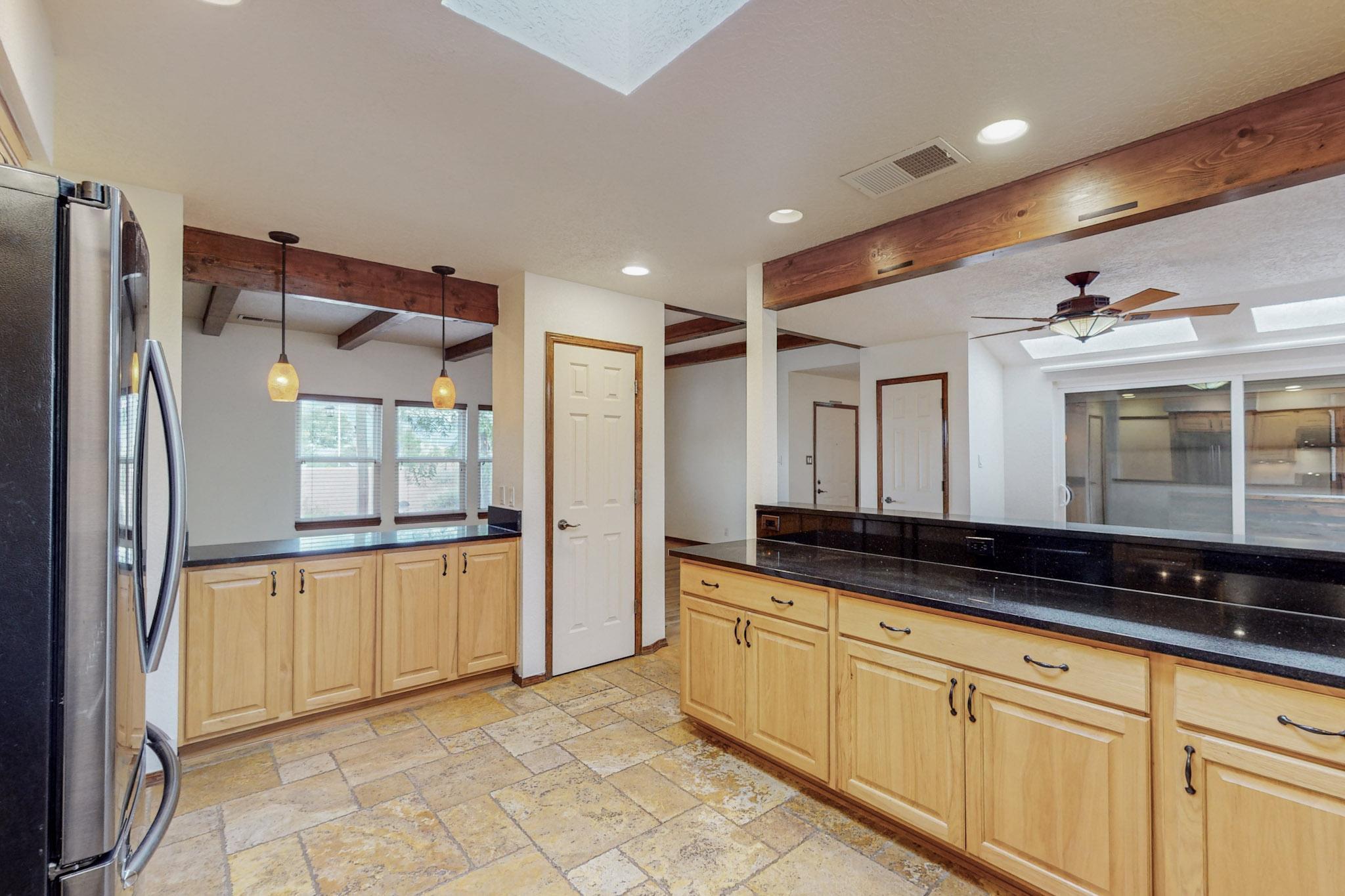 1039 W MEADOWLARK Lane