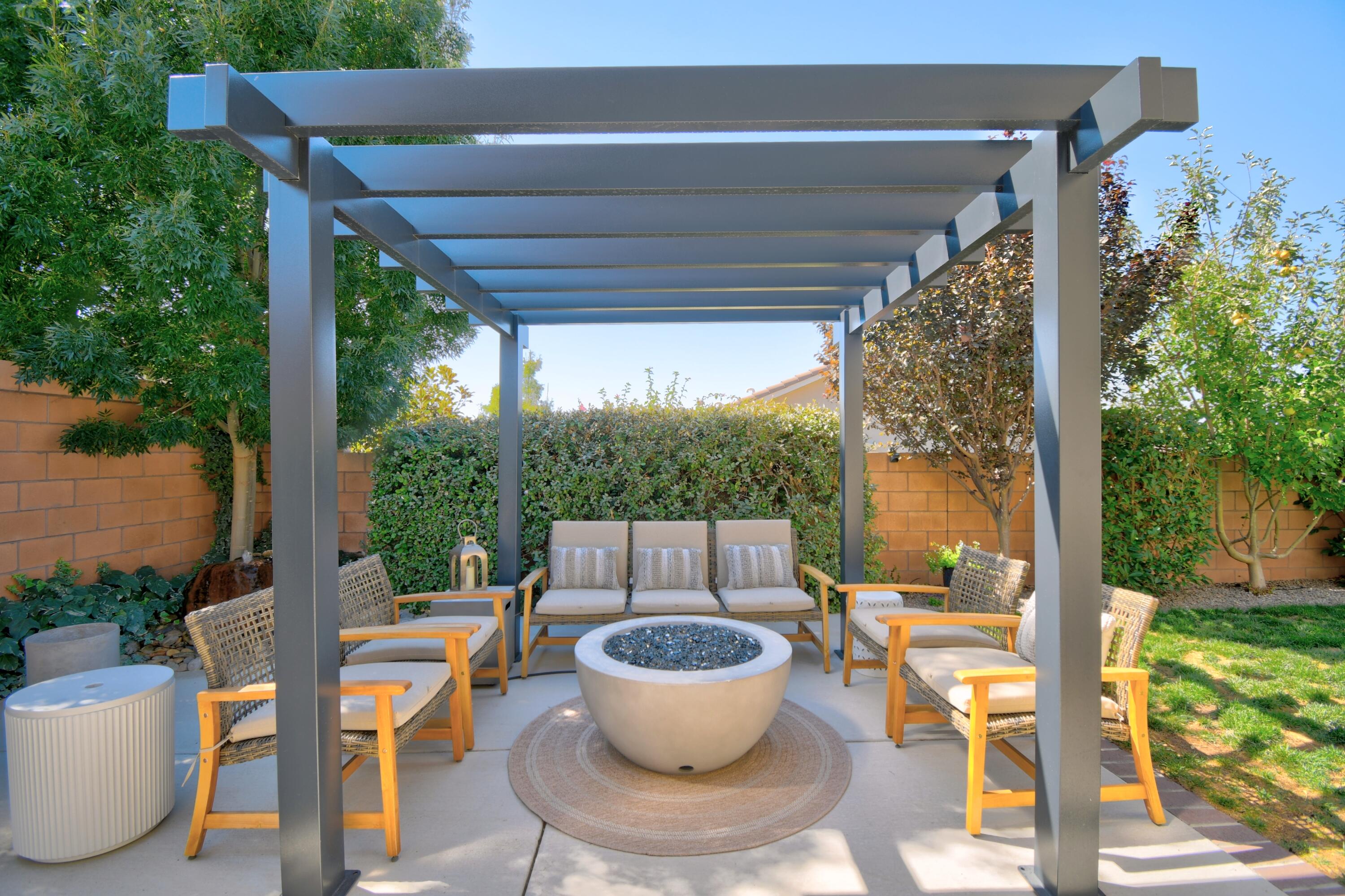 7321 DANA POINT Drive NE
