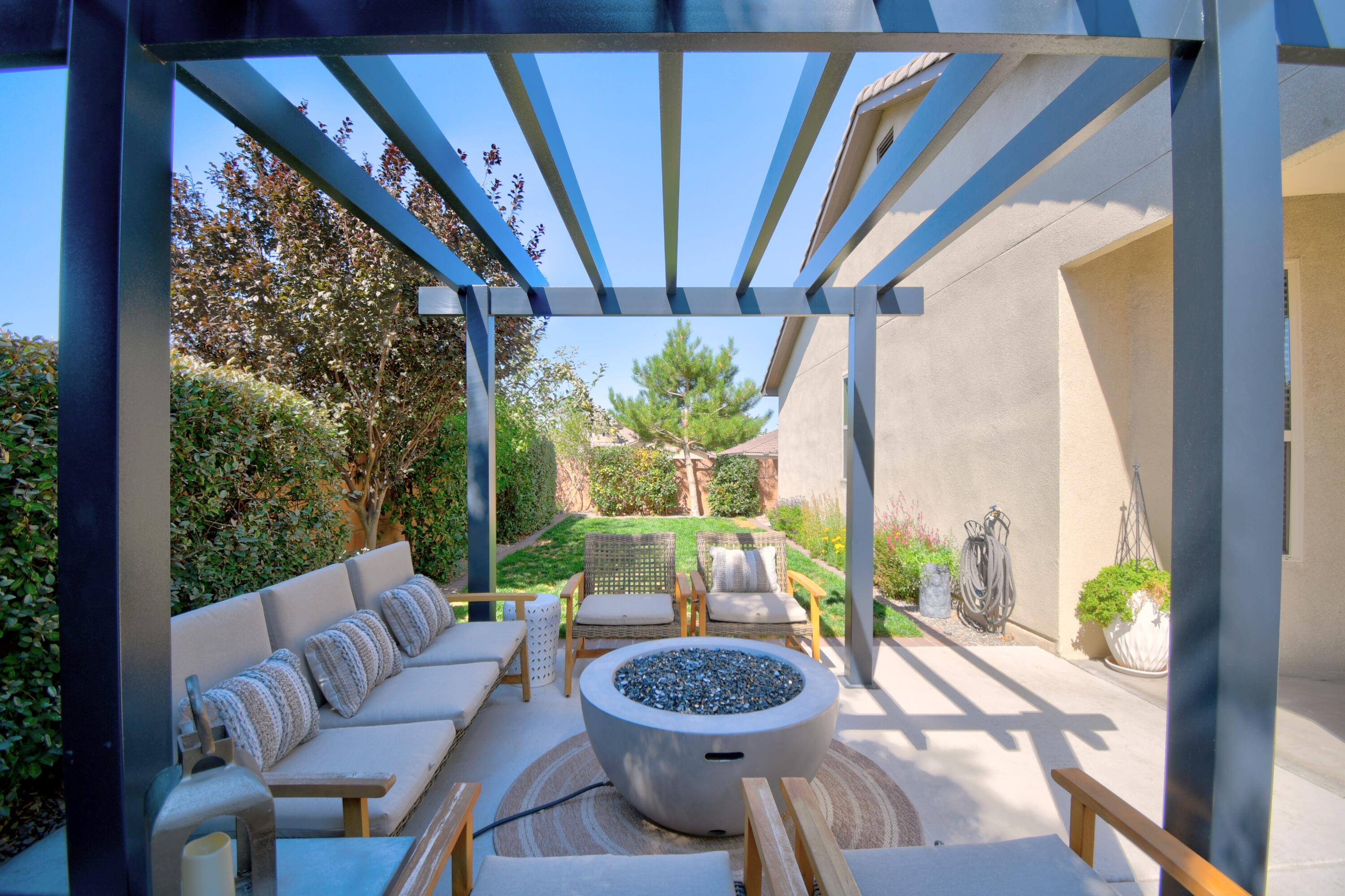 7321 DANA POINT Drive NE