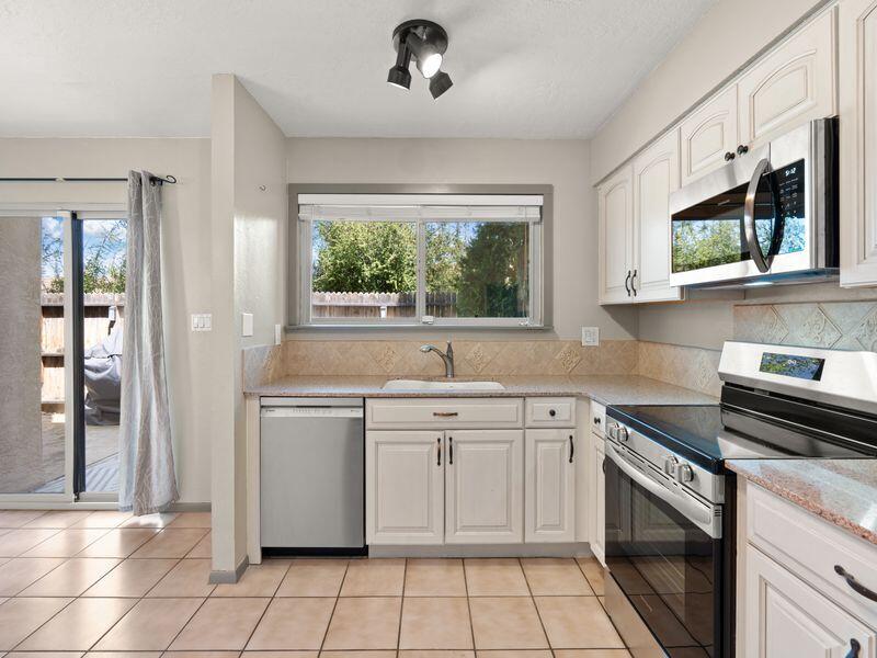 82 CALLE SAN BLAS NE