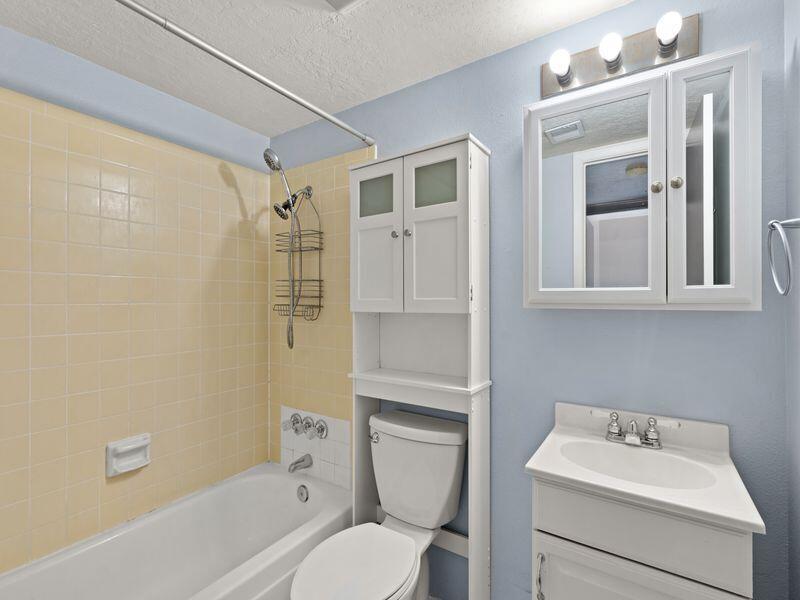 82 CALLE SAN BLAS NE