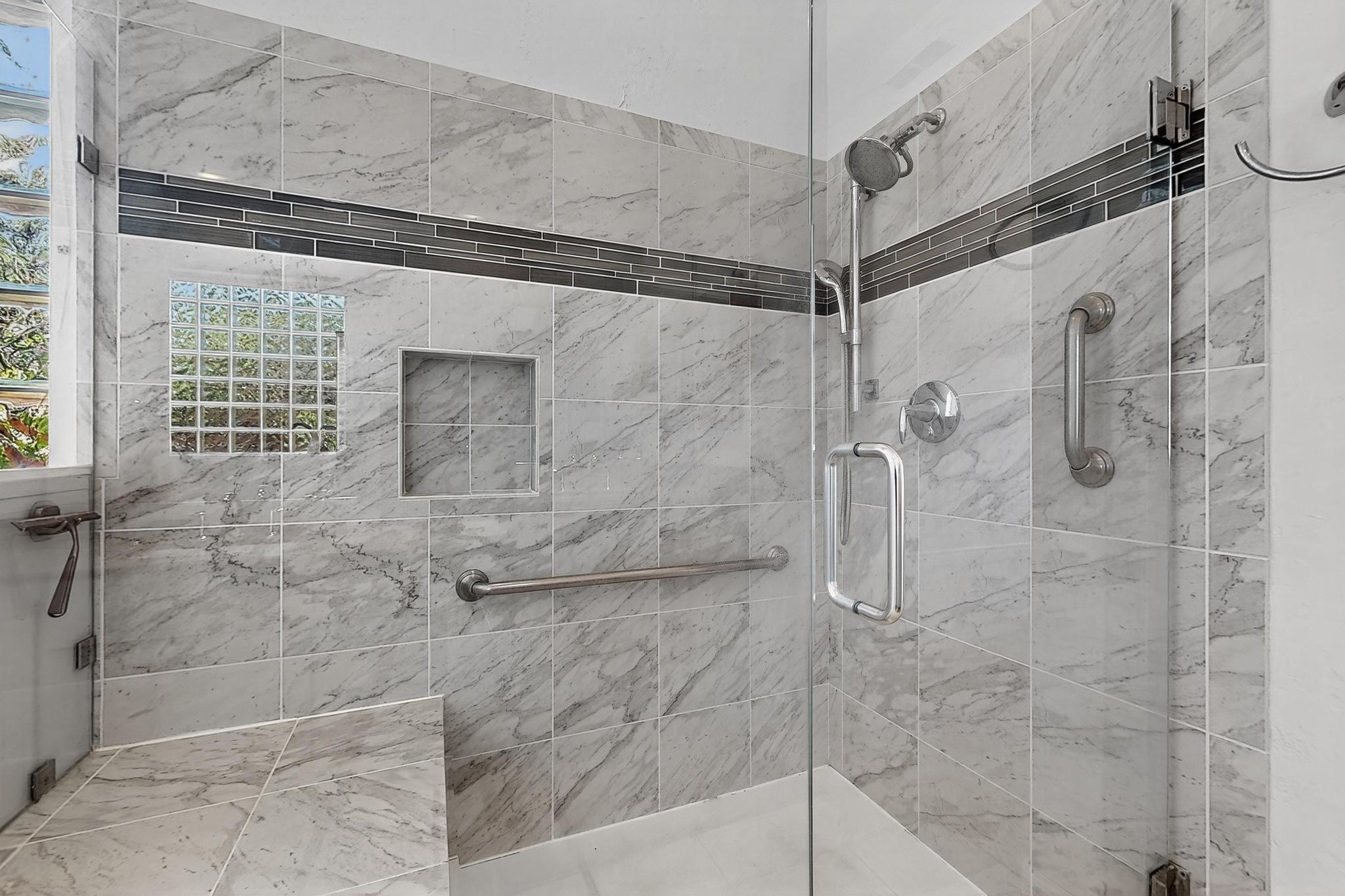 6101 PURPLE ASTER Lane NE