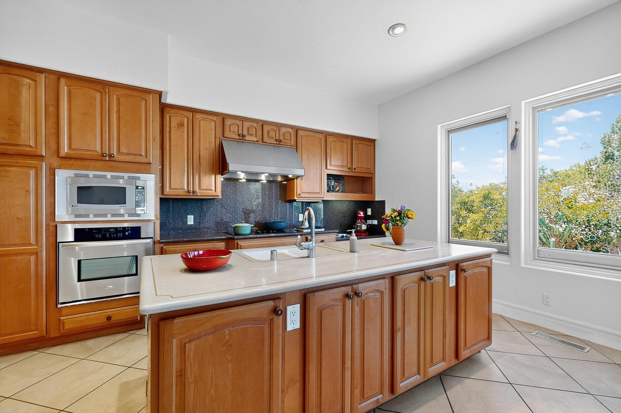 6101 PURPLE ASTER Lane NE