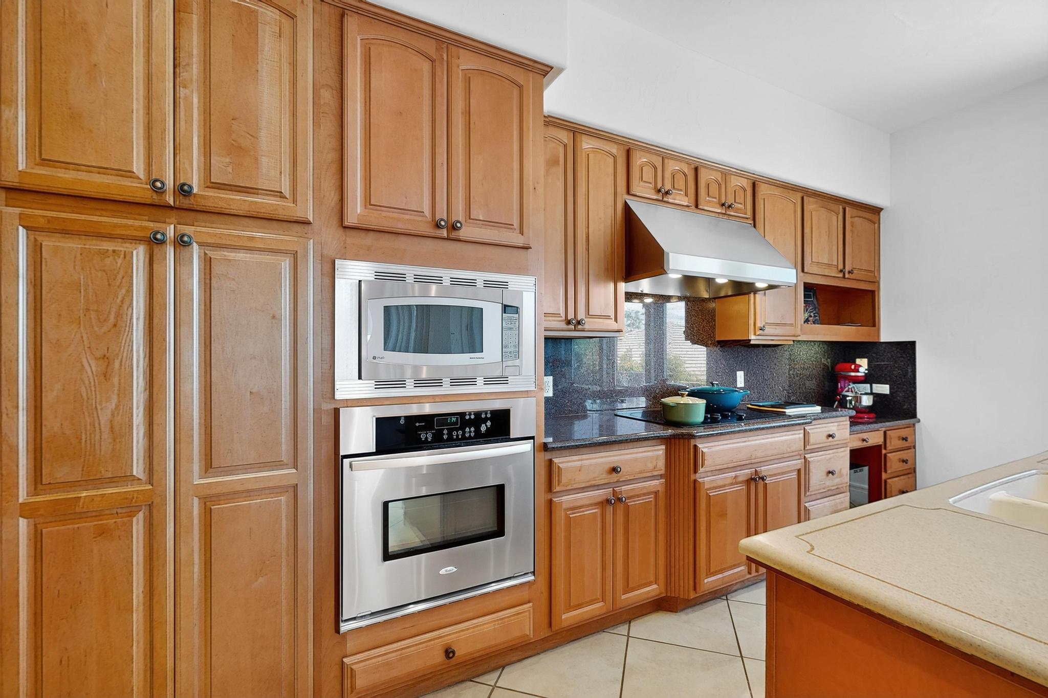 6101 PURPLE ASTER Lane NE