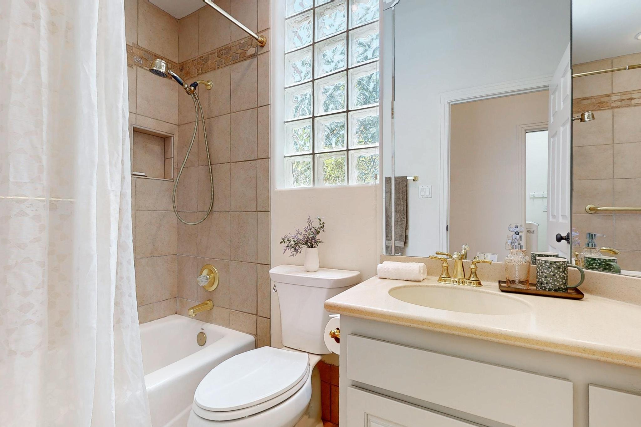 6101 PURPLE ASTER Lane NE