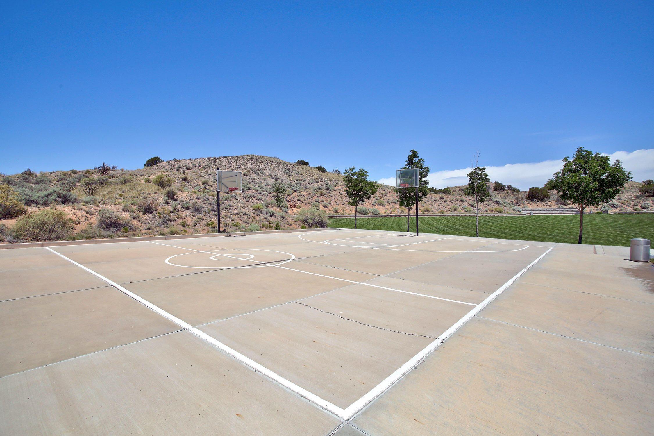 5611 Desert Sky Place NE