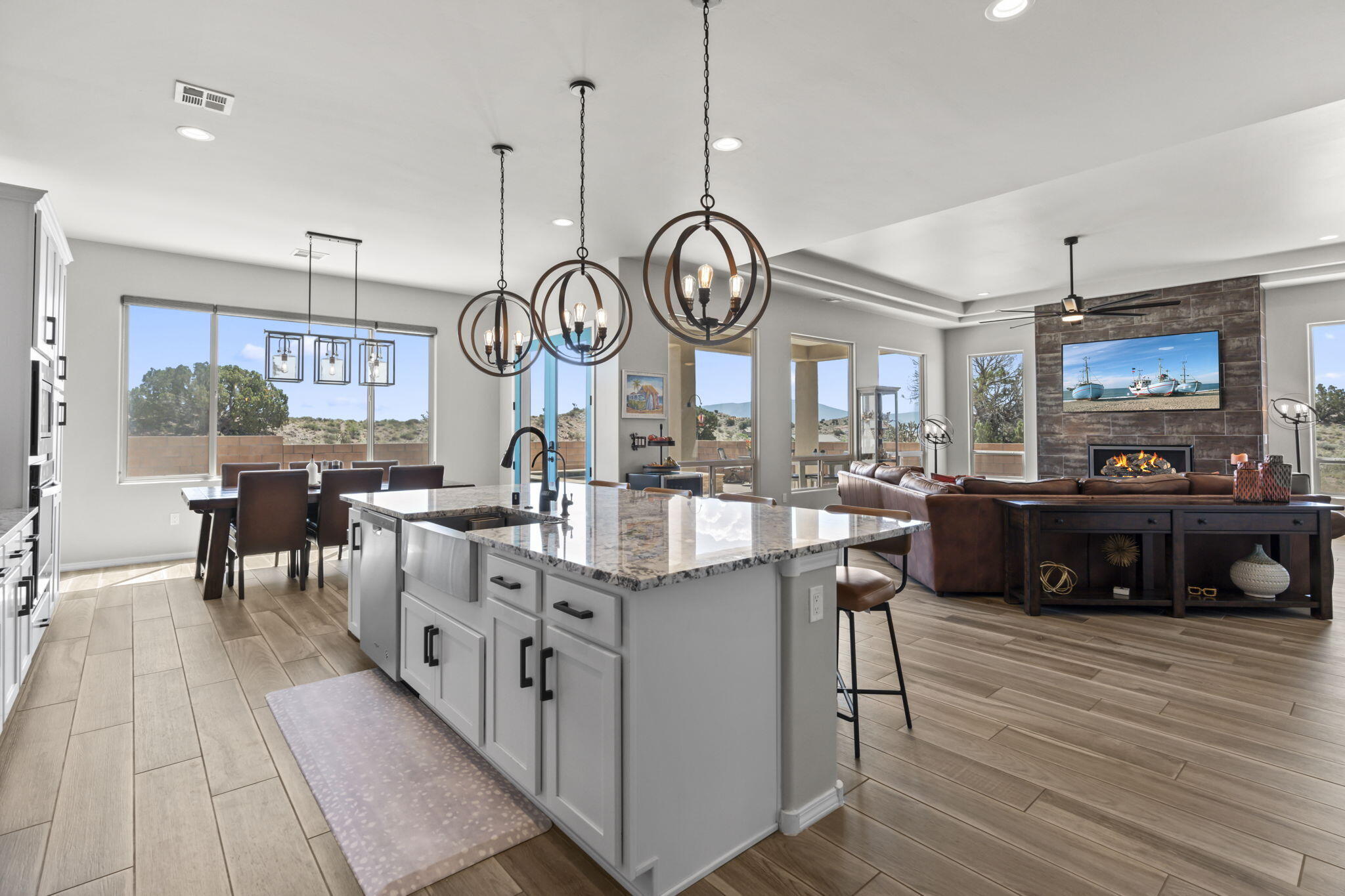 5611 Desert Sky Place NE