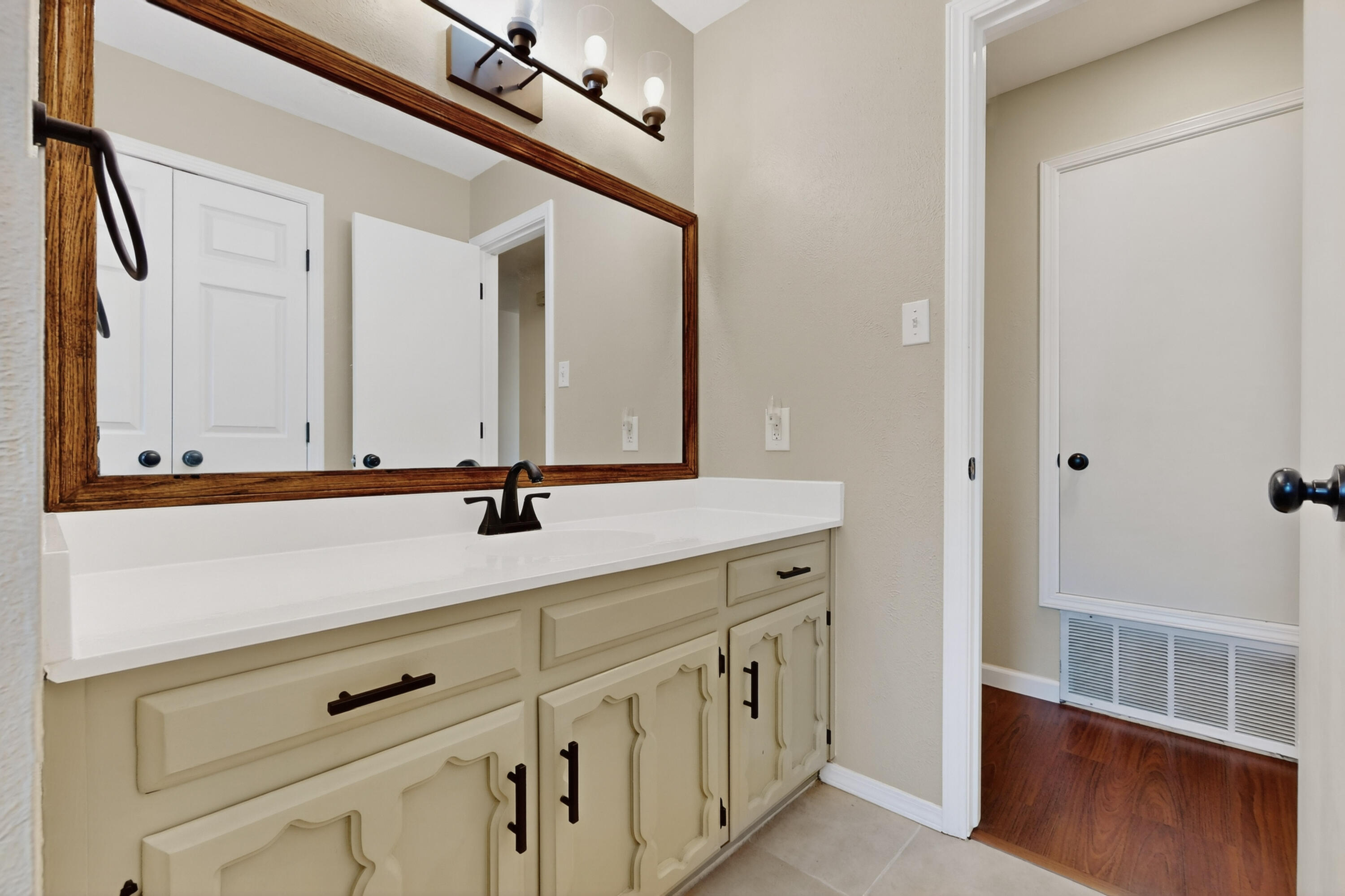 7308 UNION Street NE