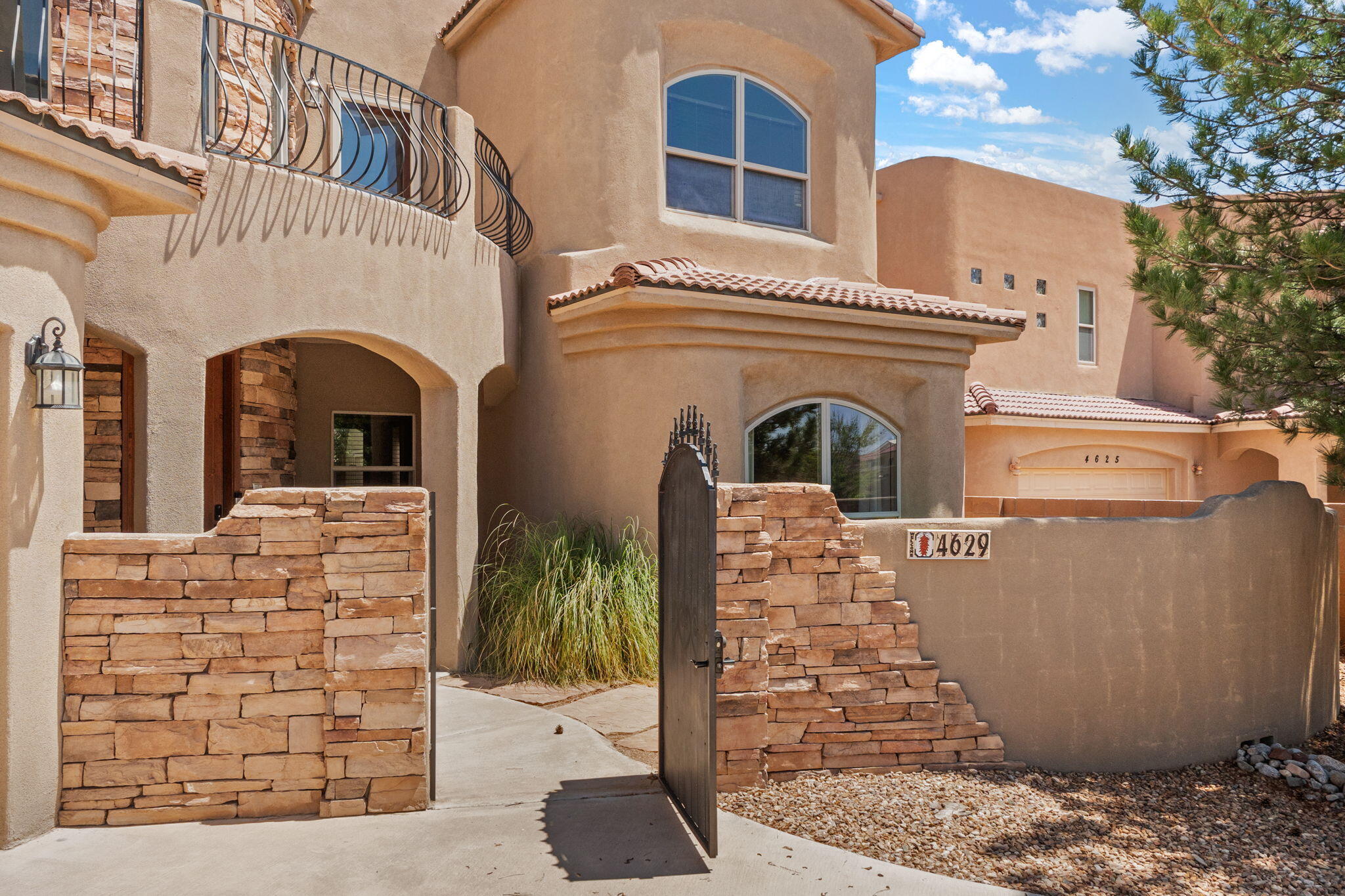 4629 ALBANY Court NW