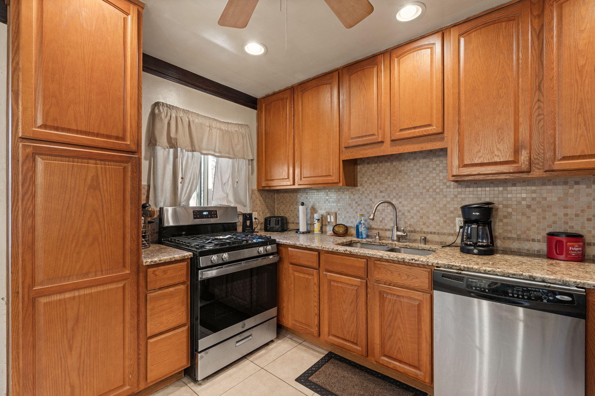 2527 GENERAL BRADLEY Street NE