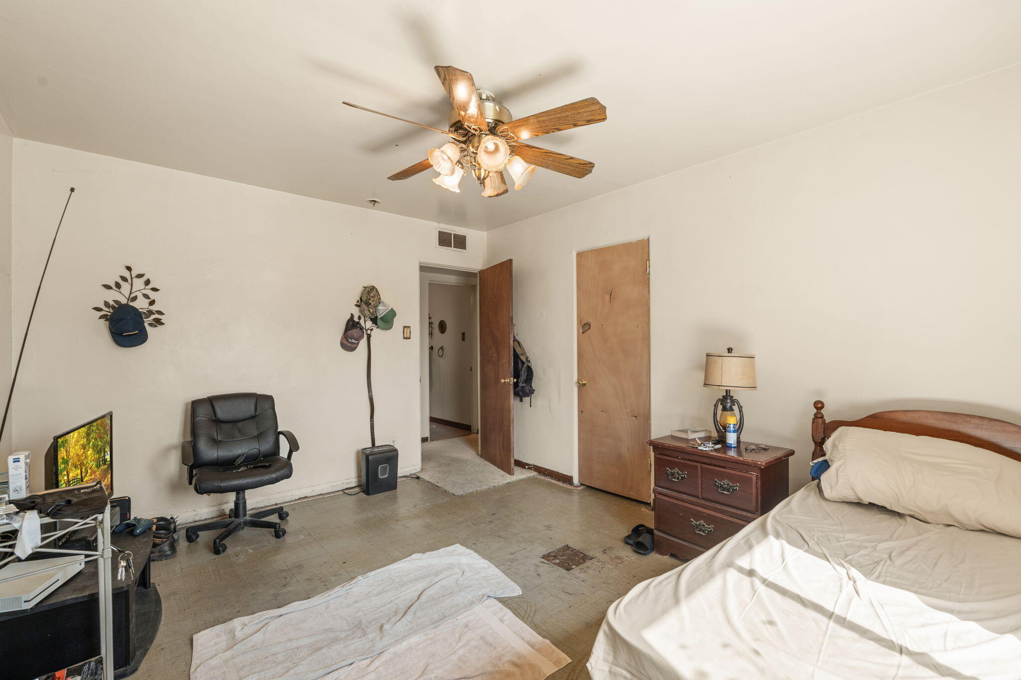 2527 GENERAL BRADLEY Street NE