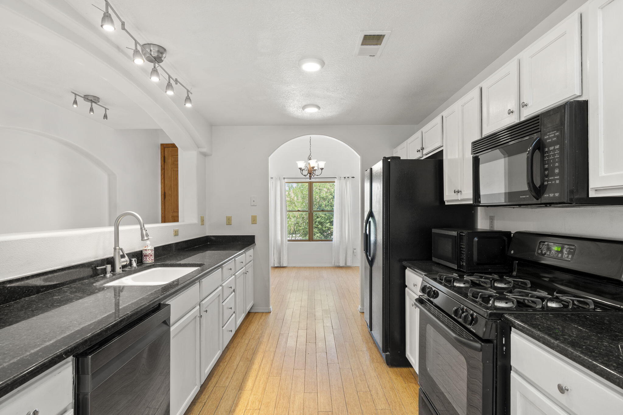 2016 SELWAY Place NW