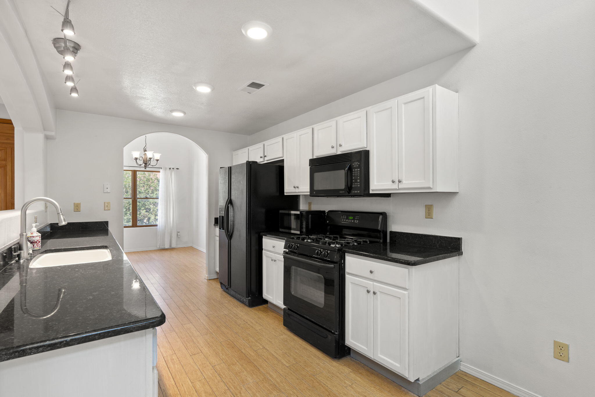 2016 SELWAY Place NW