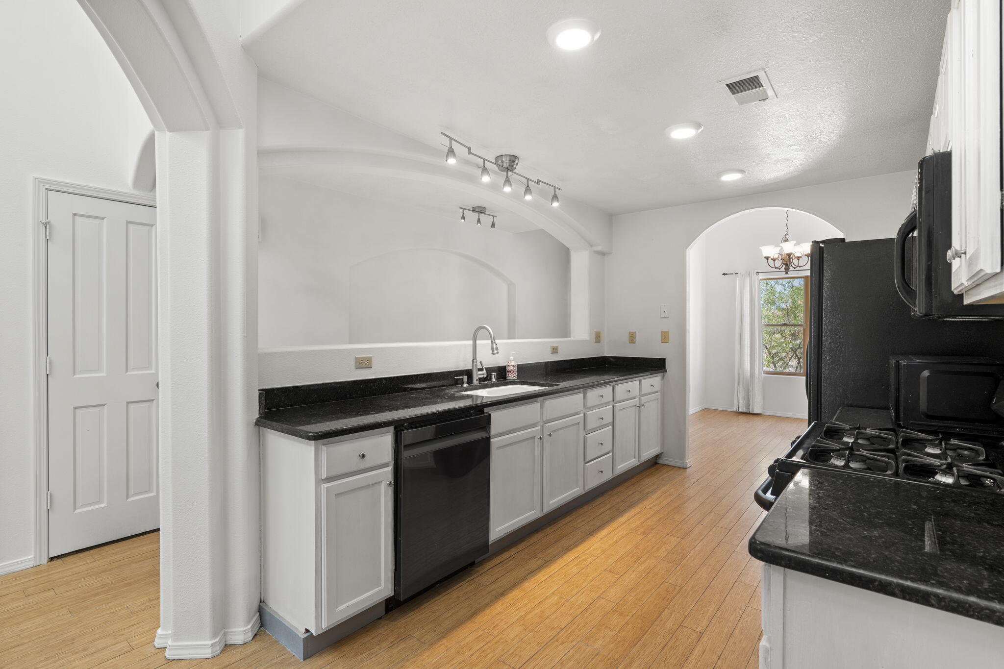 2016 SELWAY Place NW