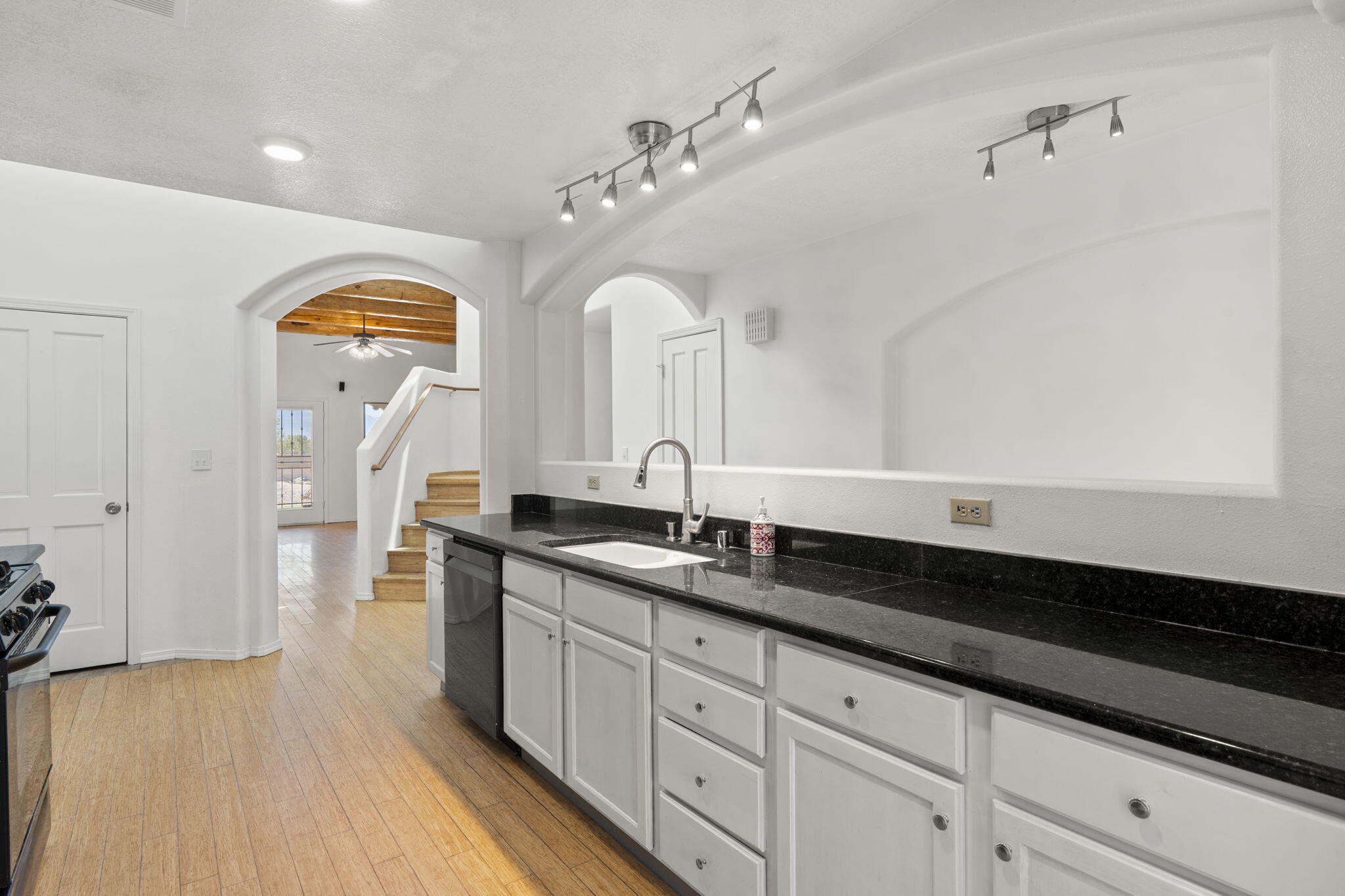 2016 SELWAY Place NW