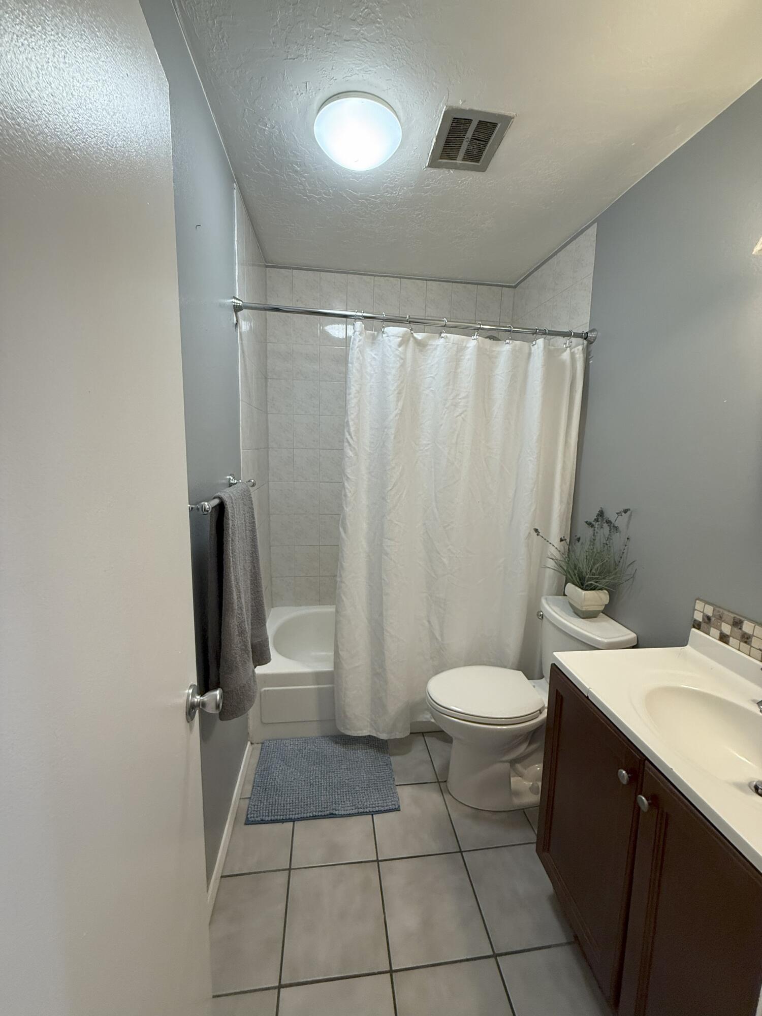 4601 CARLISLE Boulevard NE H-5