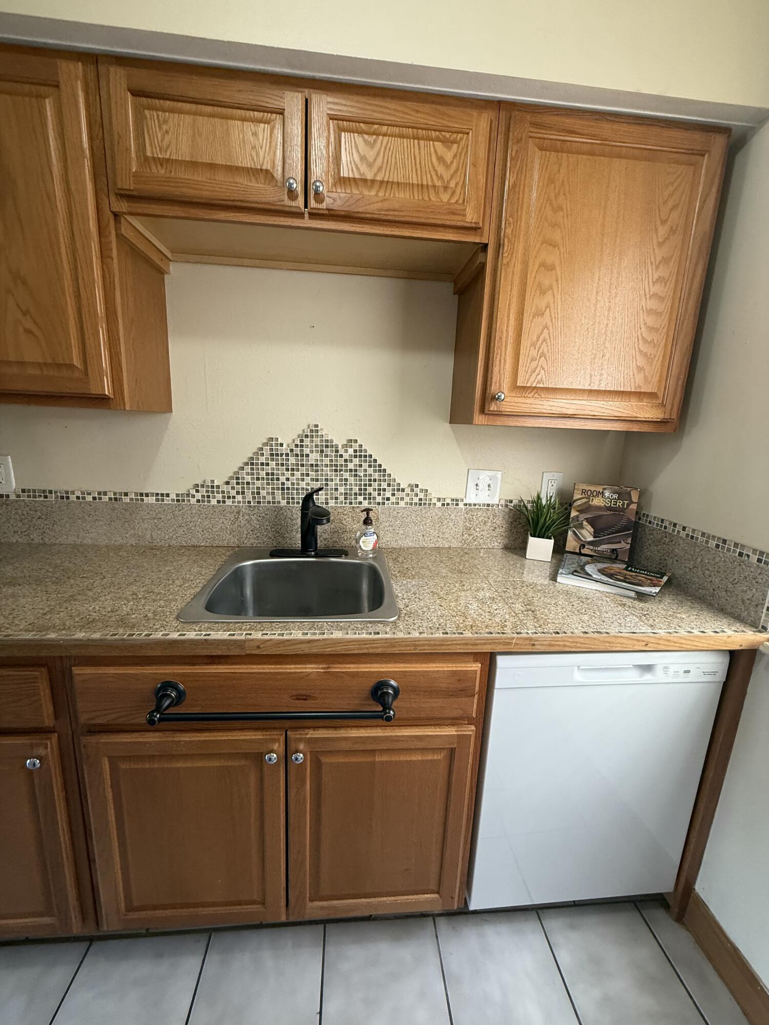 4601 CARLISLE Boulevard NE H-5