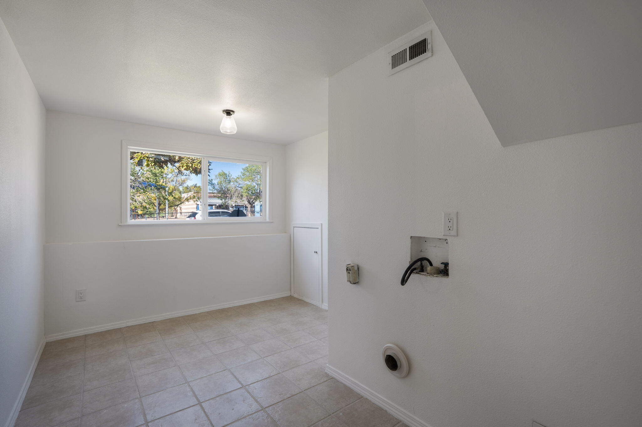 10708 Lexington Avenue NE