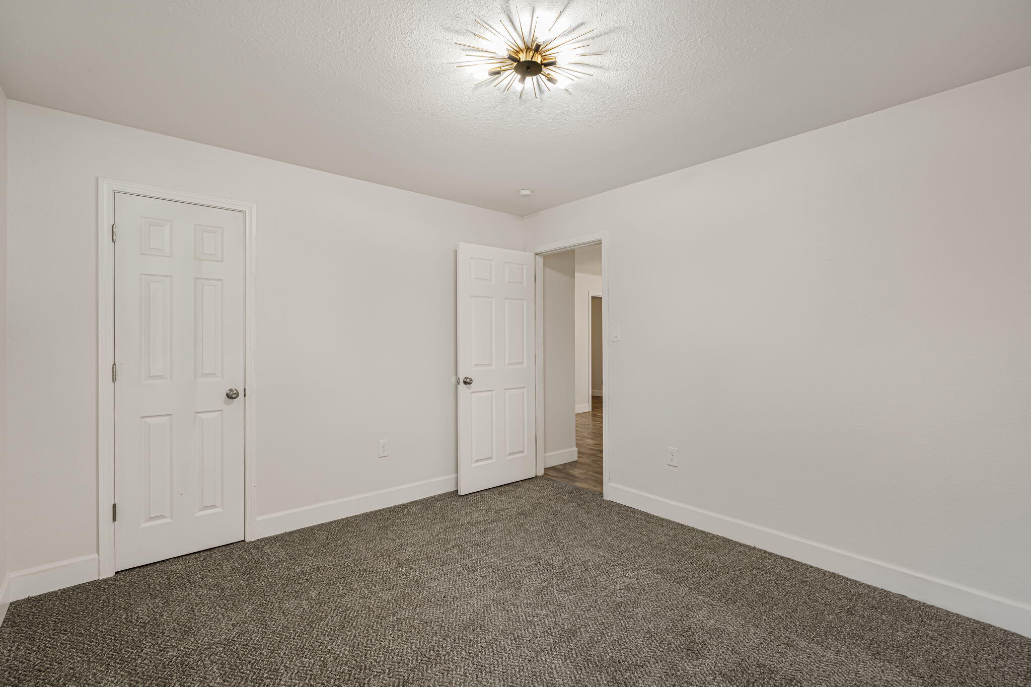 2904 WASHINGTON Street NE