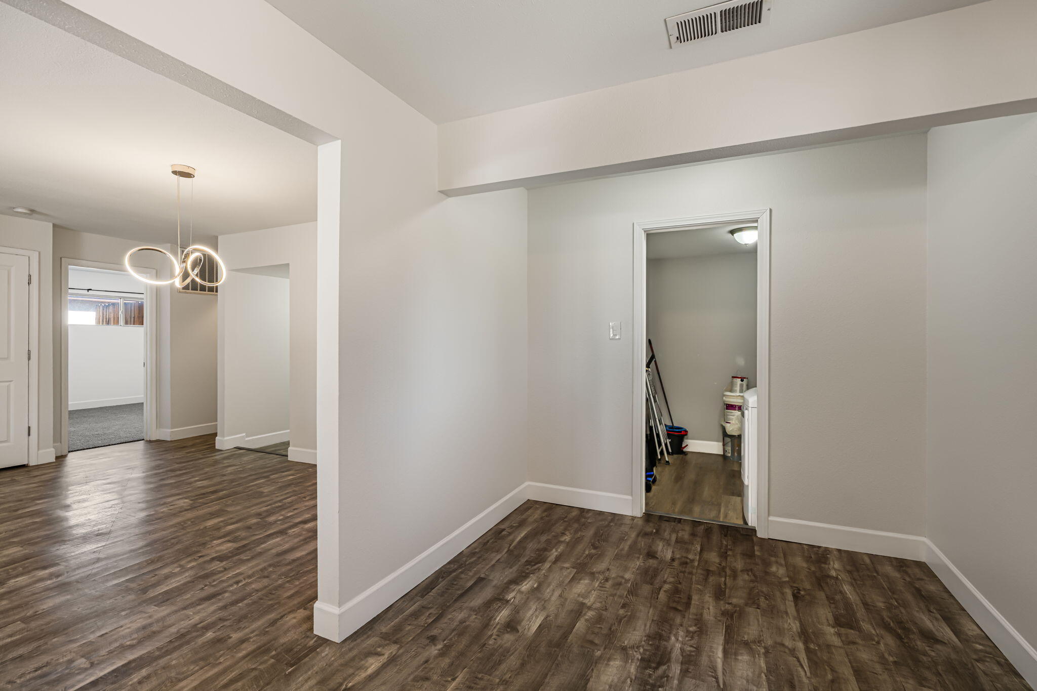 2904 WASHINGTON Street NE