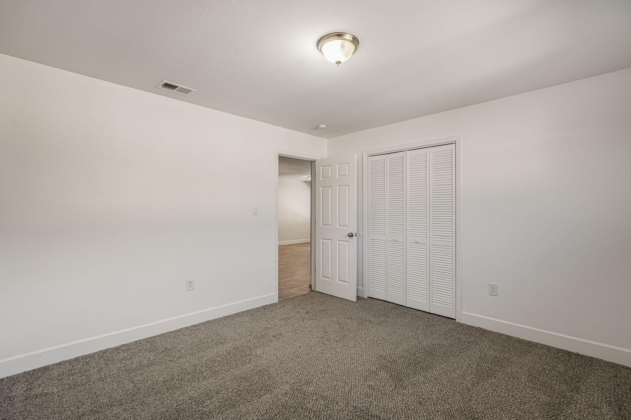 2904 WASHINGTON Street NE