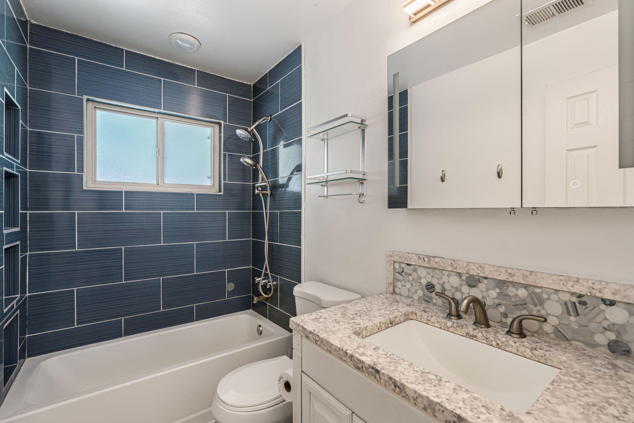 2904 WASHINGTON Street NE