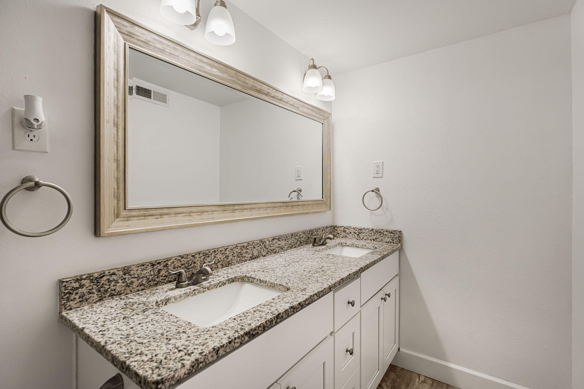 2904 WASHINGTON Street NE