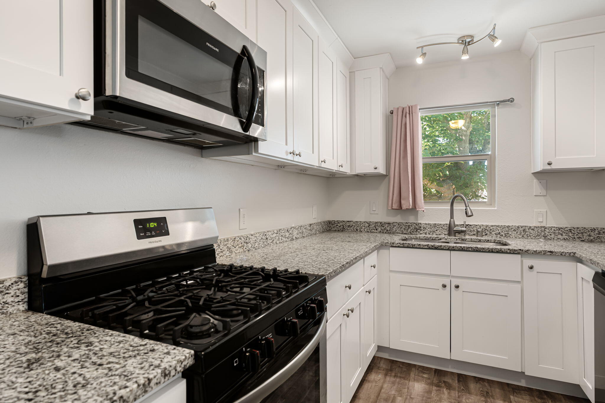 2904 WASHINGTON Street NE