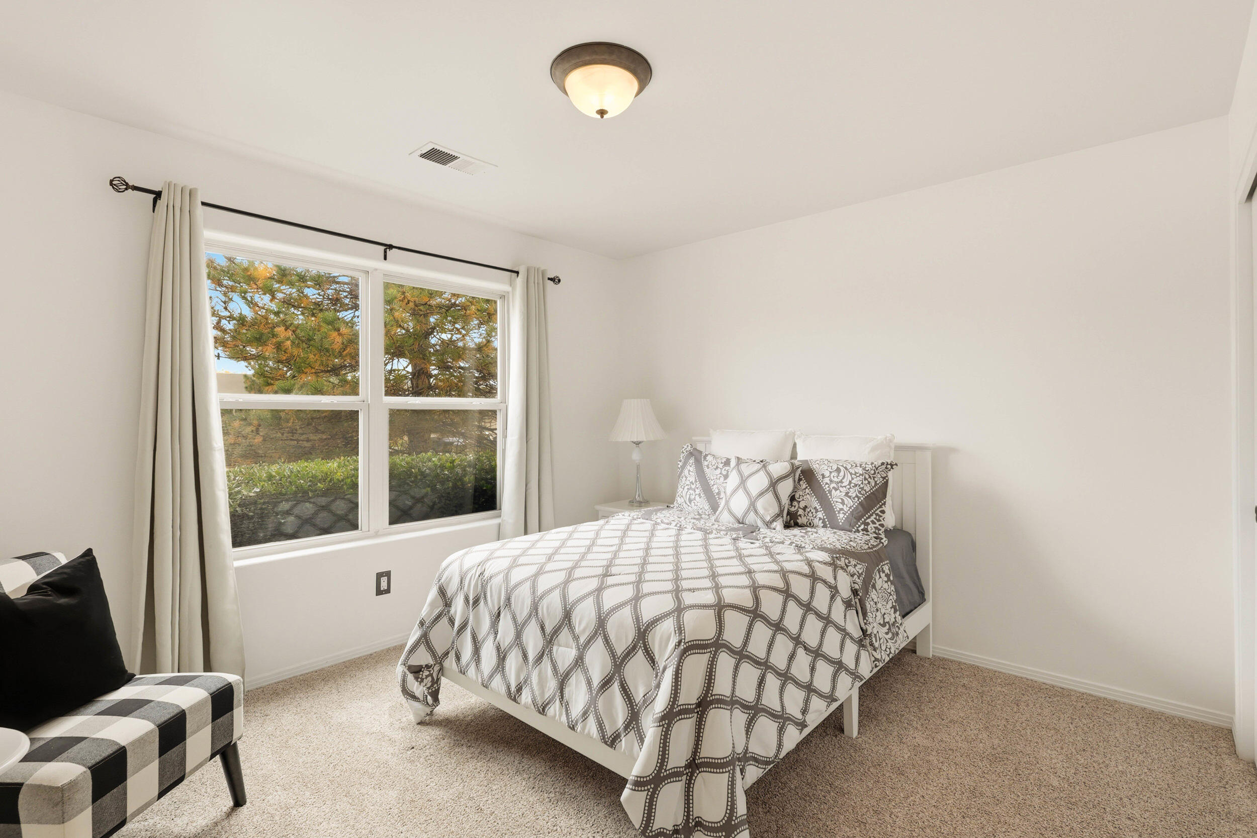 7309 Hawthorn Avenue NE