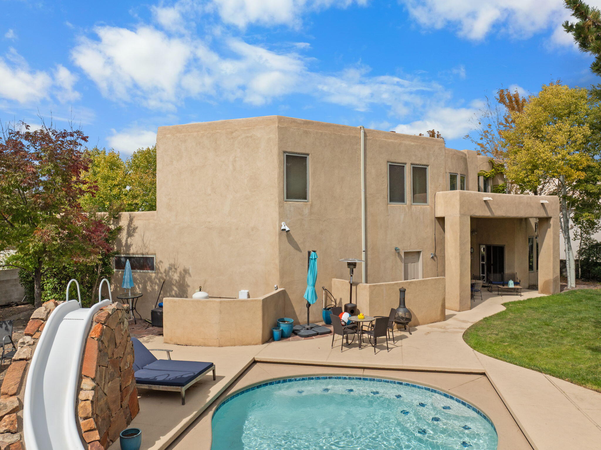 6604 Paddington NE
