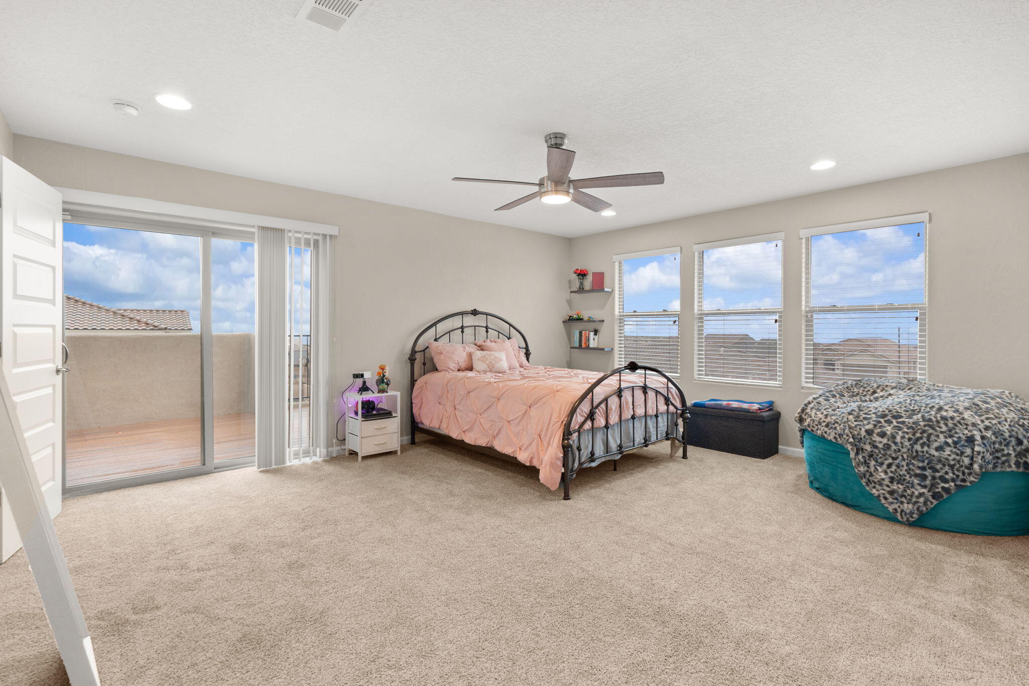 2802 Kings Canyon Loop NE