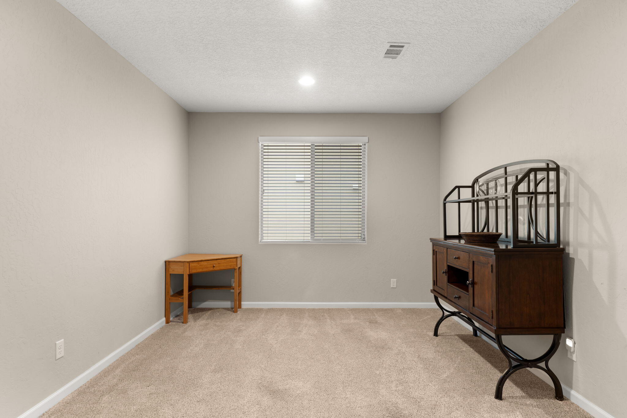 2802 Kings Canyon Loop NE