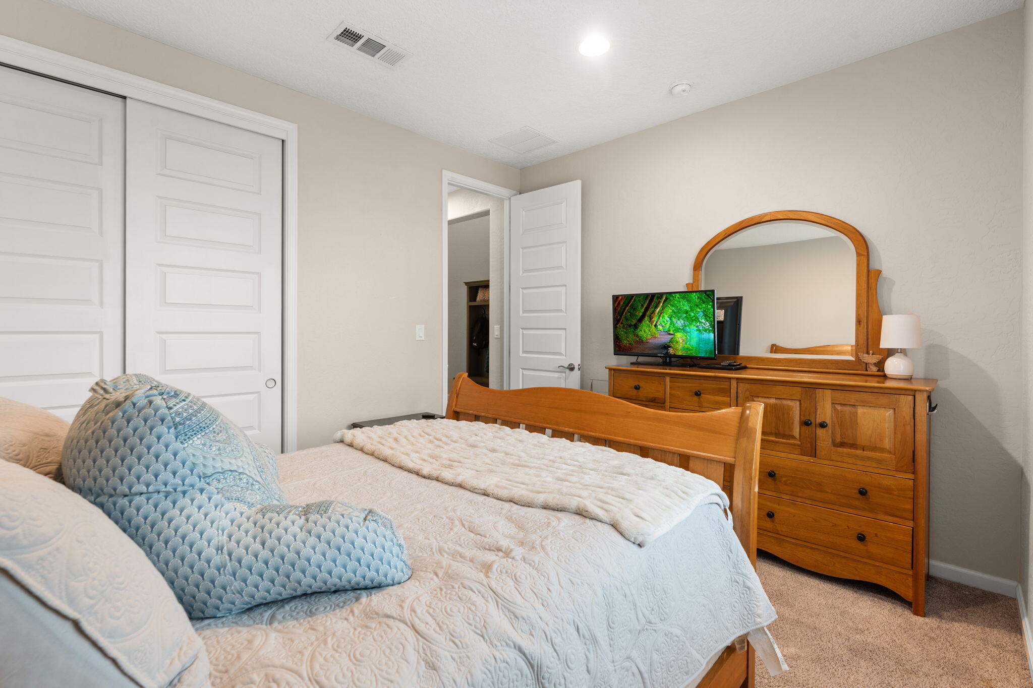 2802 Kings Canyon Loop NE