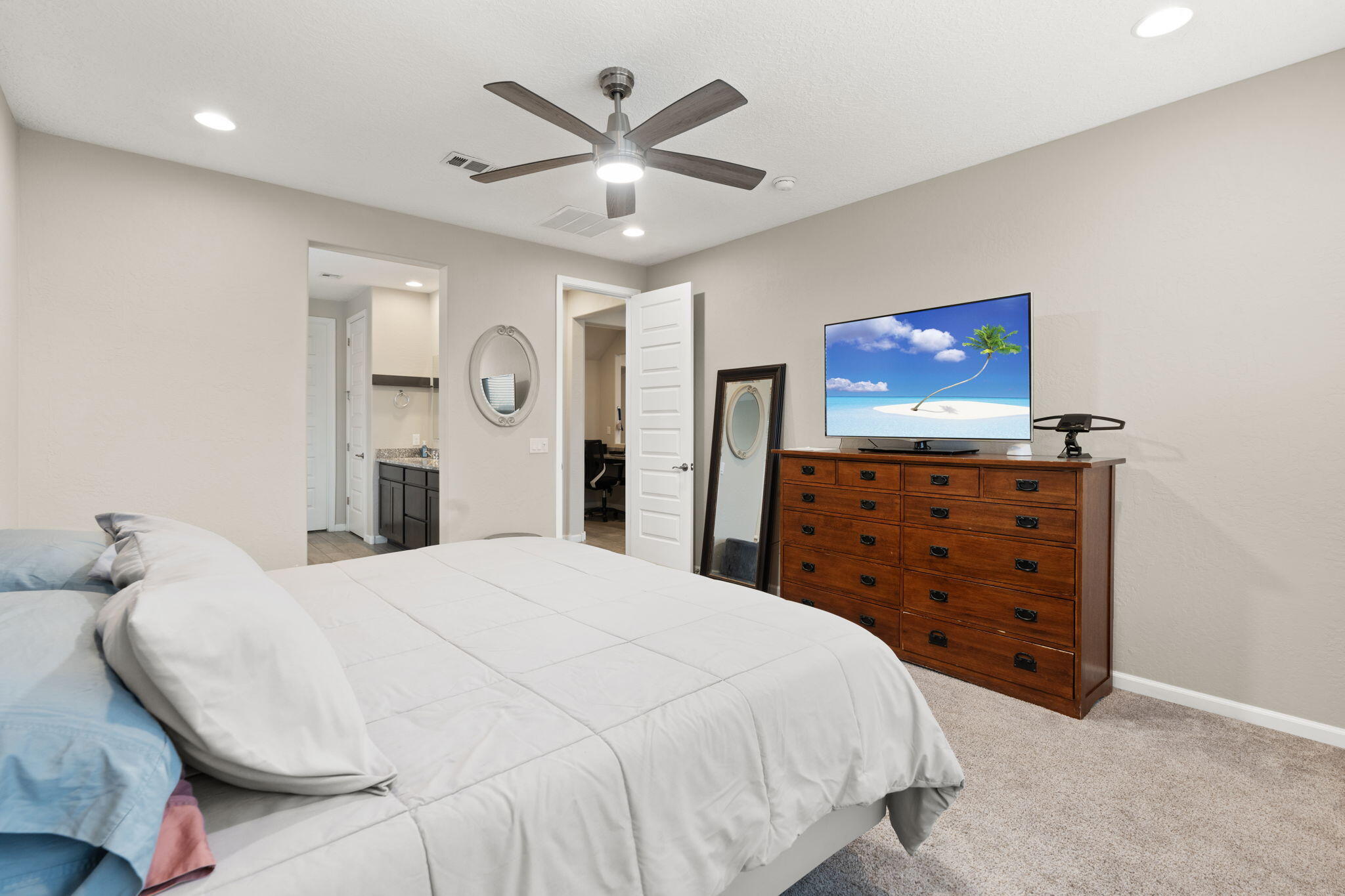 2802 Kings Canyon Loop NE