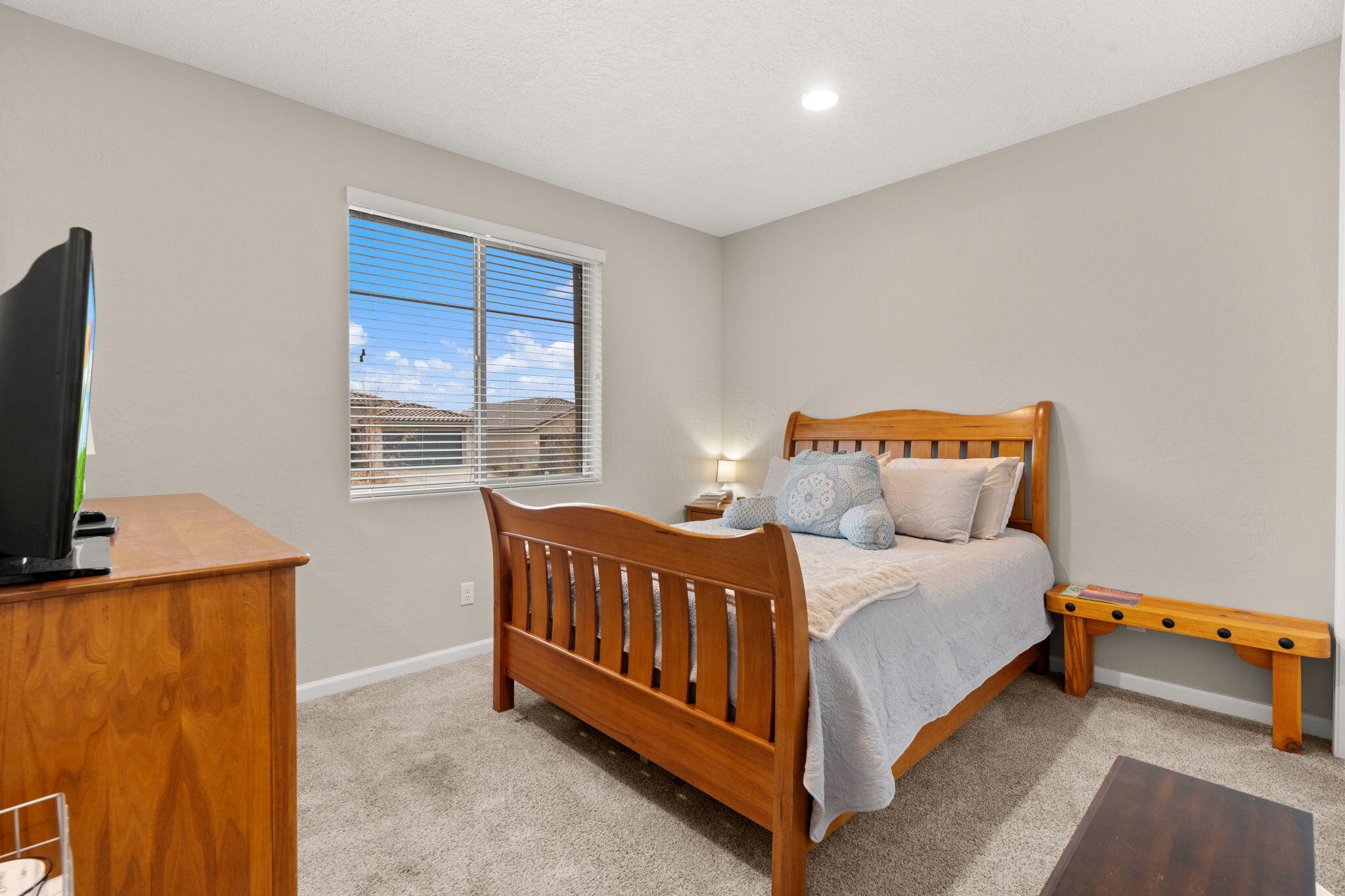 2802 Kings Canyon Loop NE