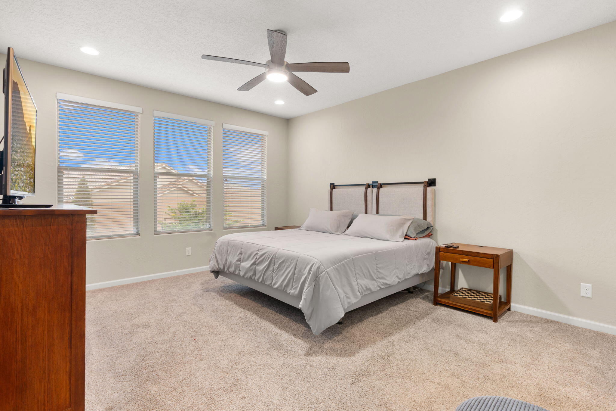 2802 Kings Canyon Loop NE