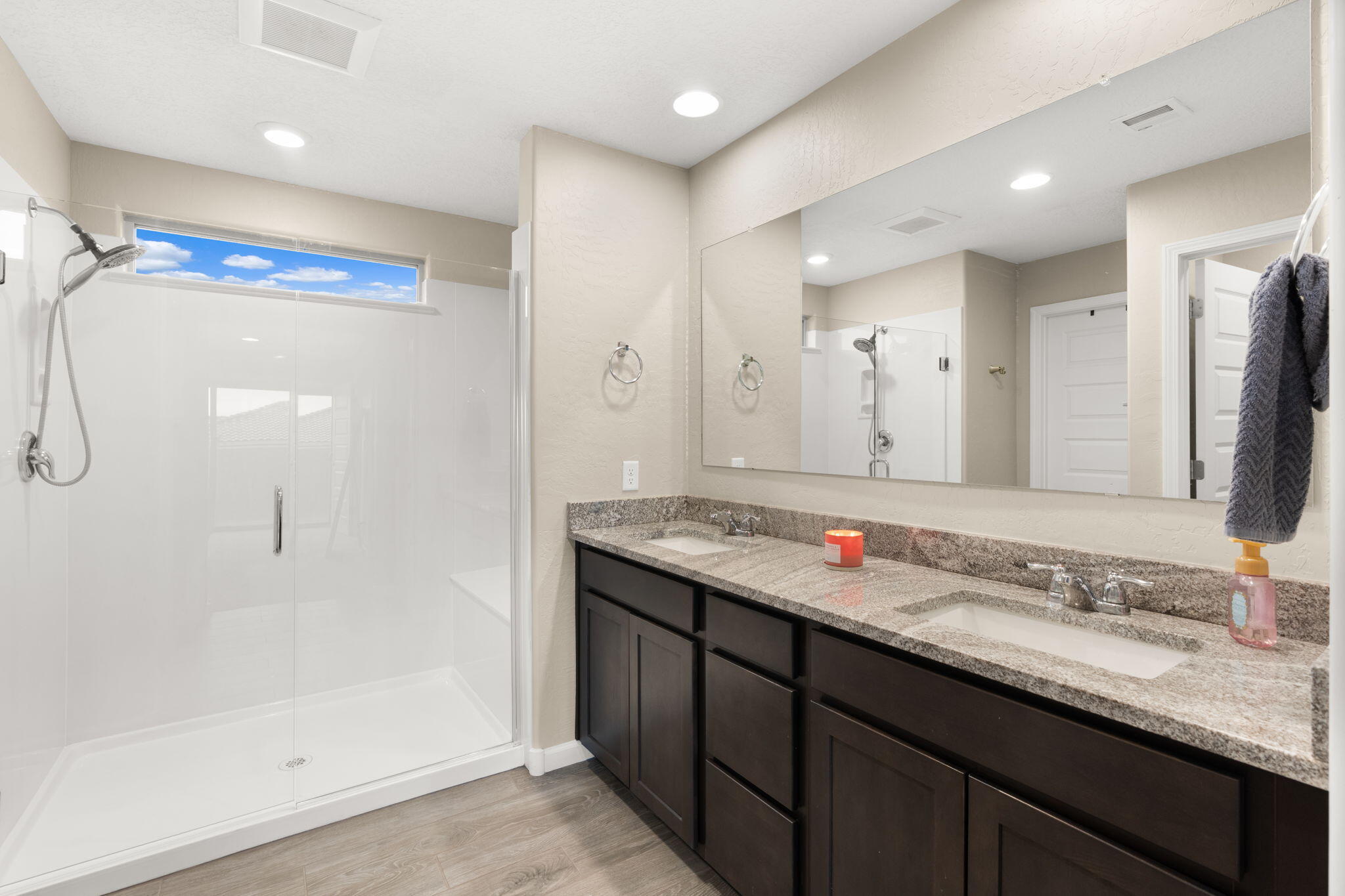 2802 Kings Canyon Loop NE