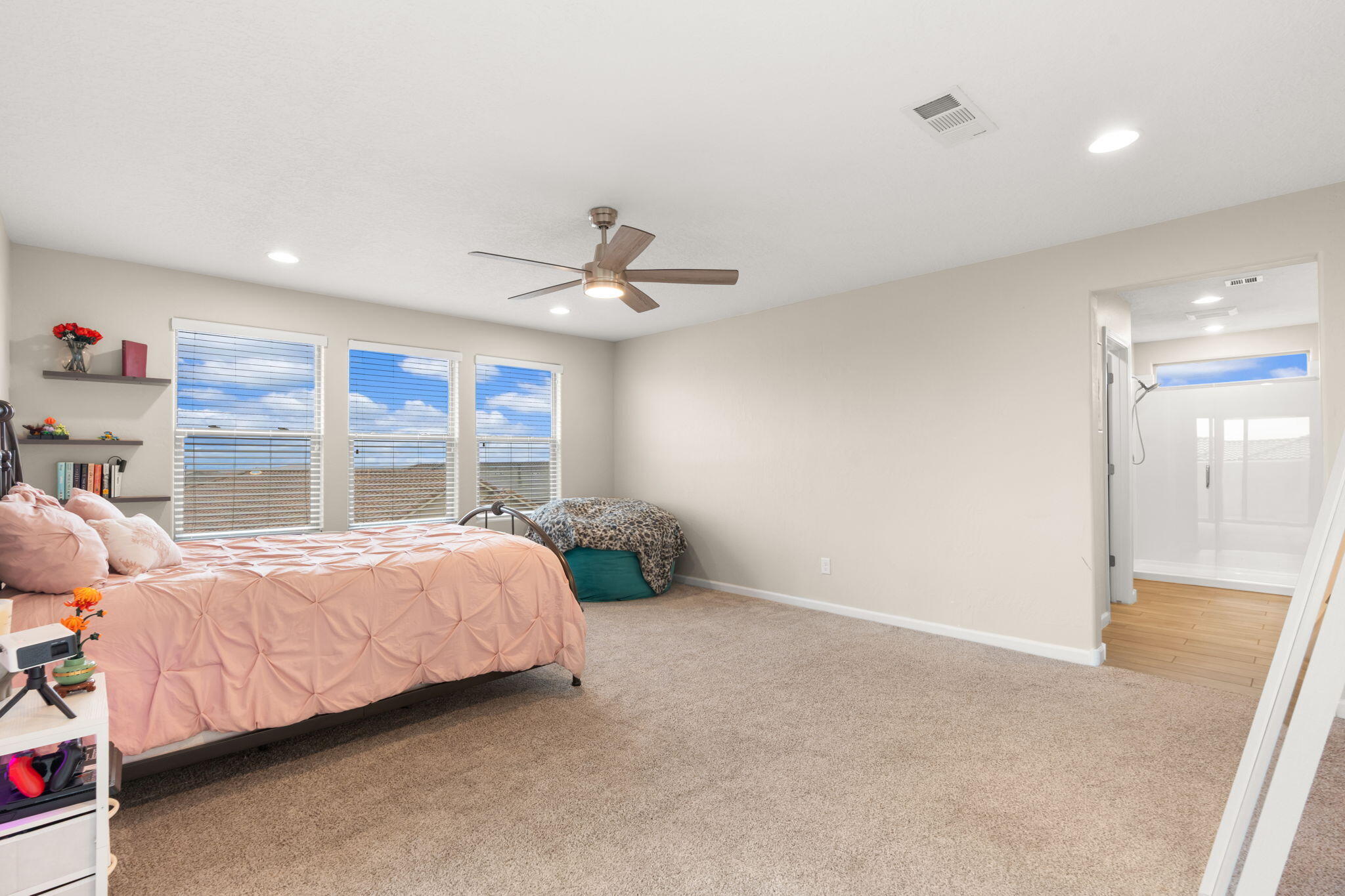 2802 Kings Canyon Loop NE