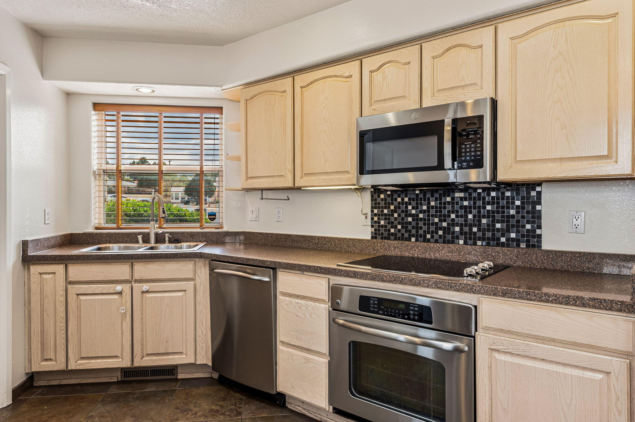 901 Calle Coronado SE