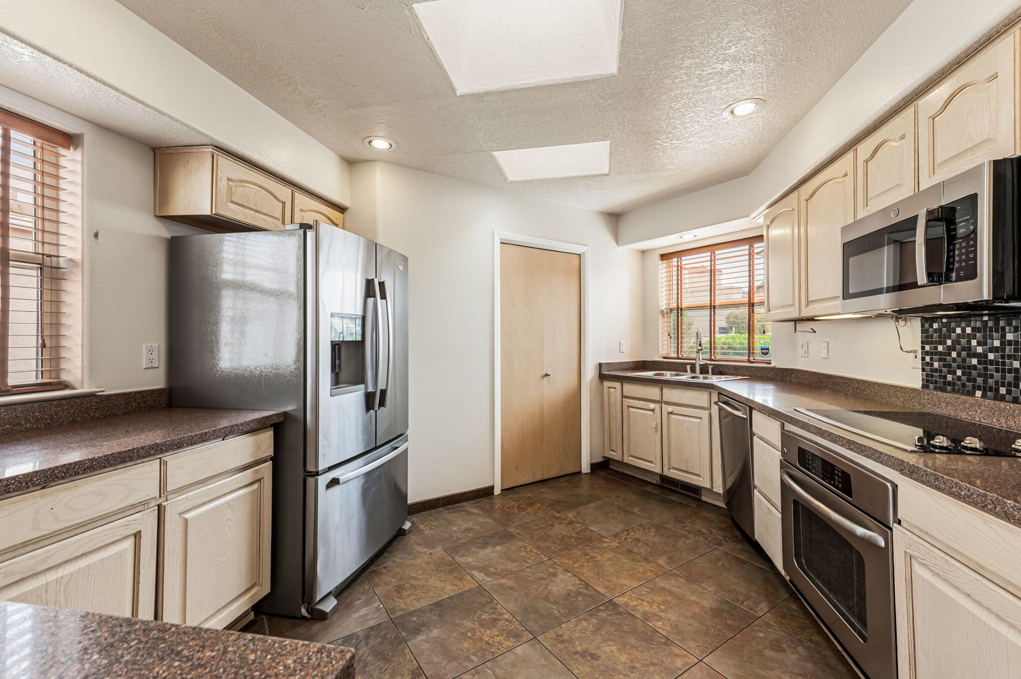 901 Calle Coronado SE
