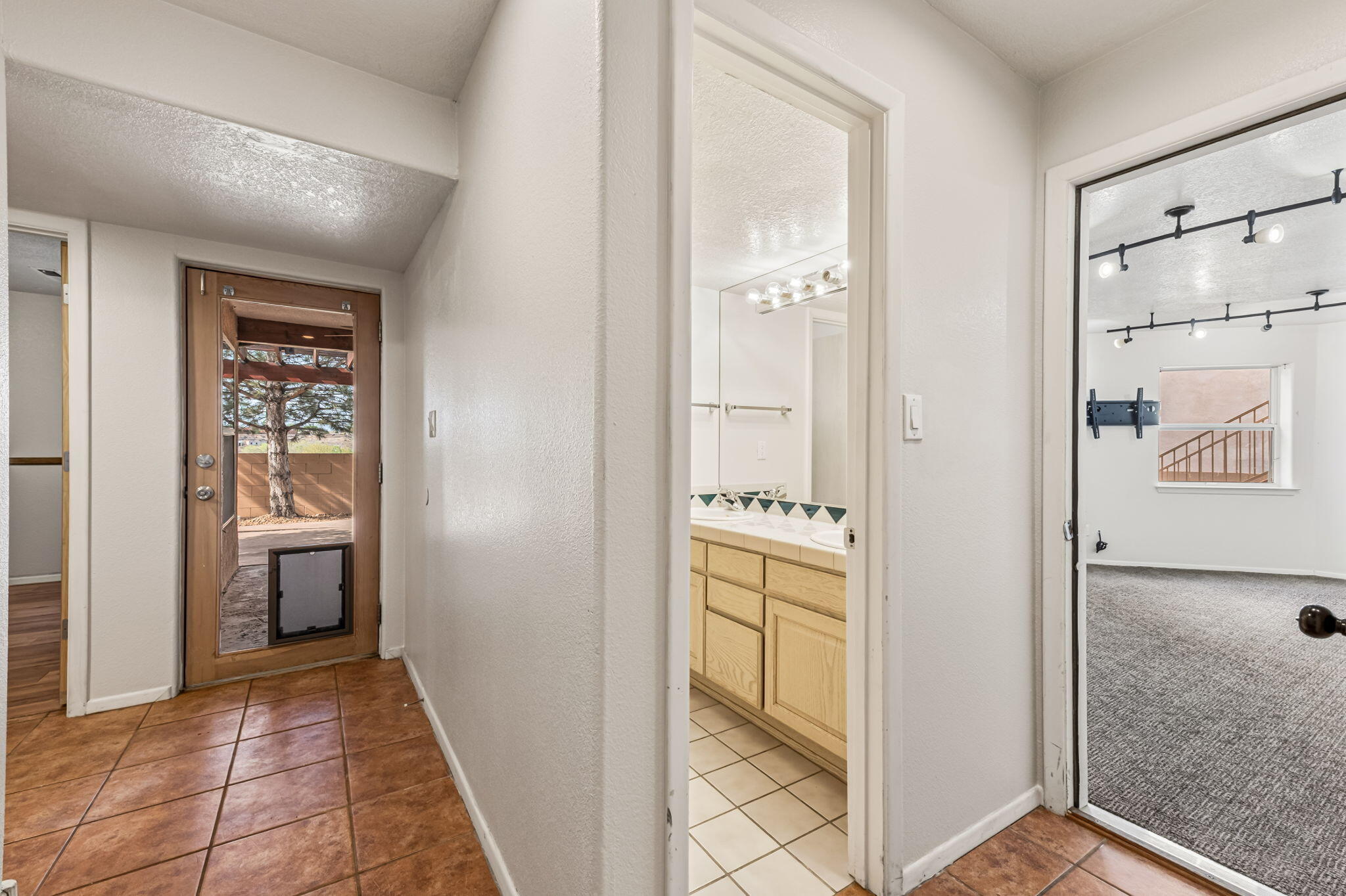 901 Calle Coronado SE