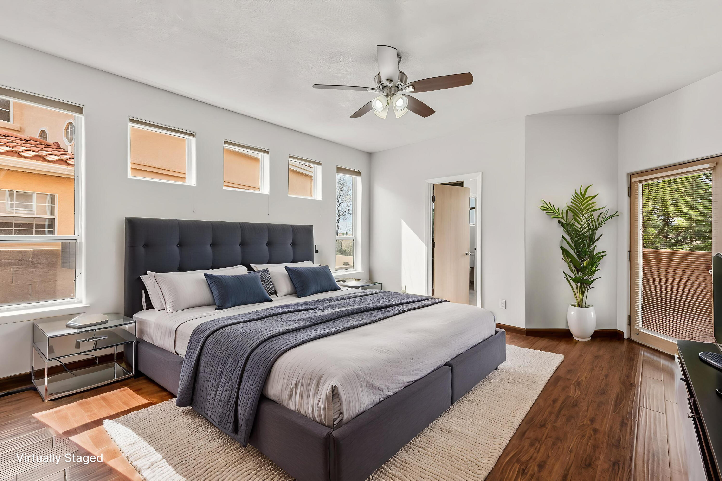 901 Calle Coronado SE