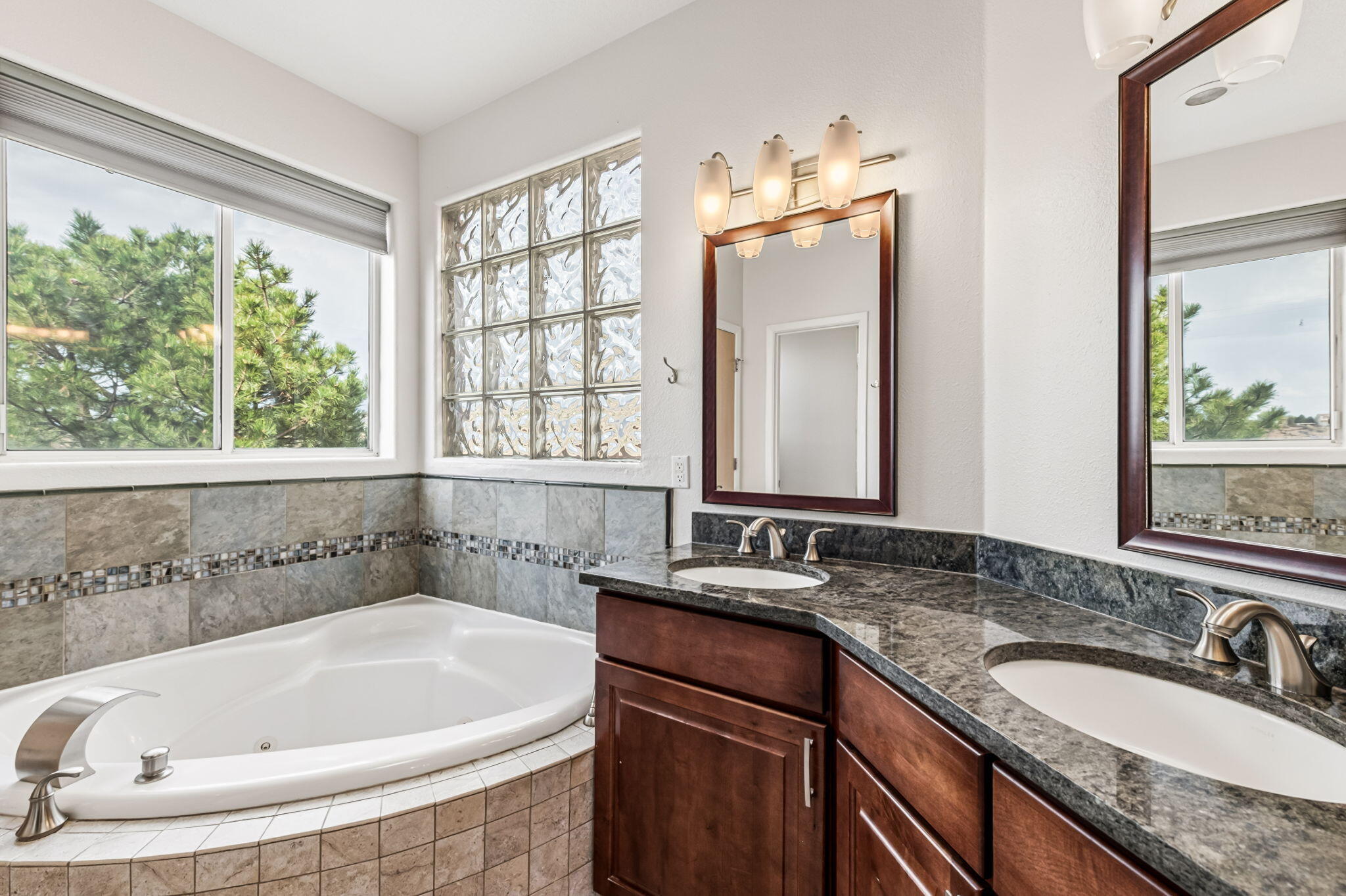 901 Calle Coronado SE