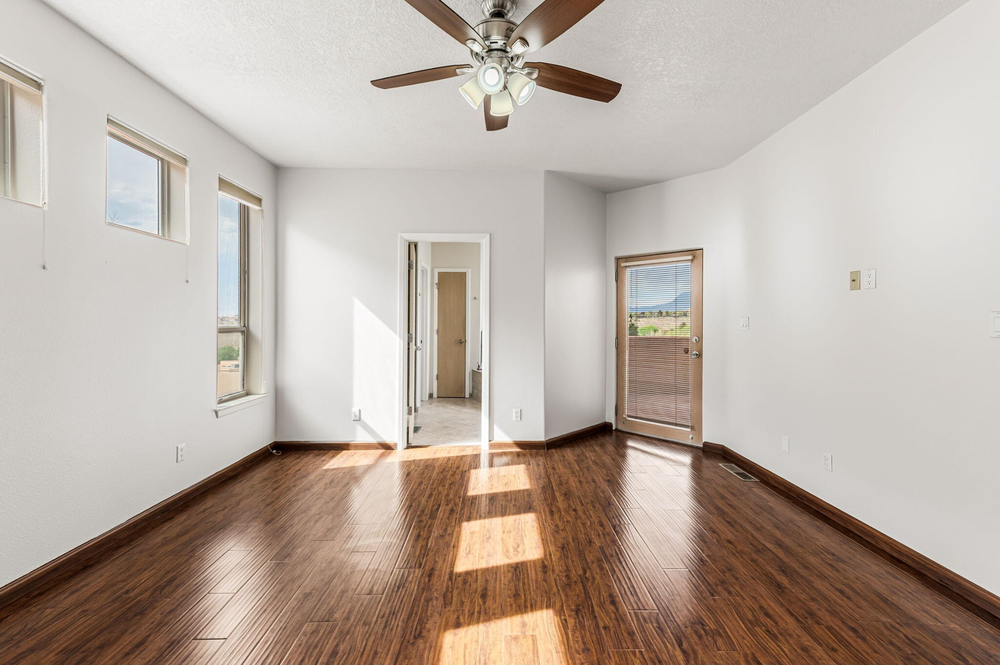 901 Calle Coronado SE