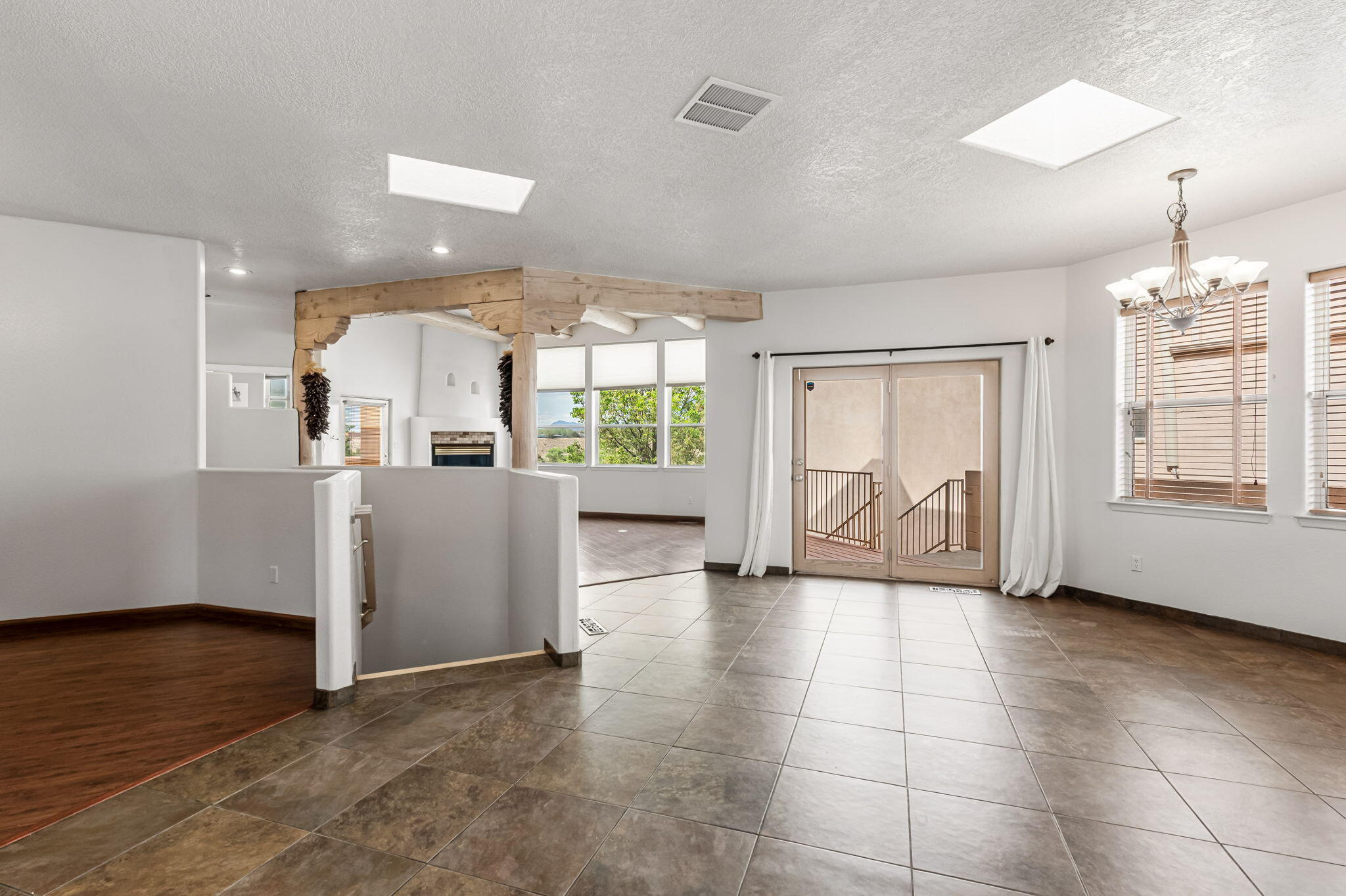 901 Calle Coronado SE