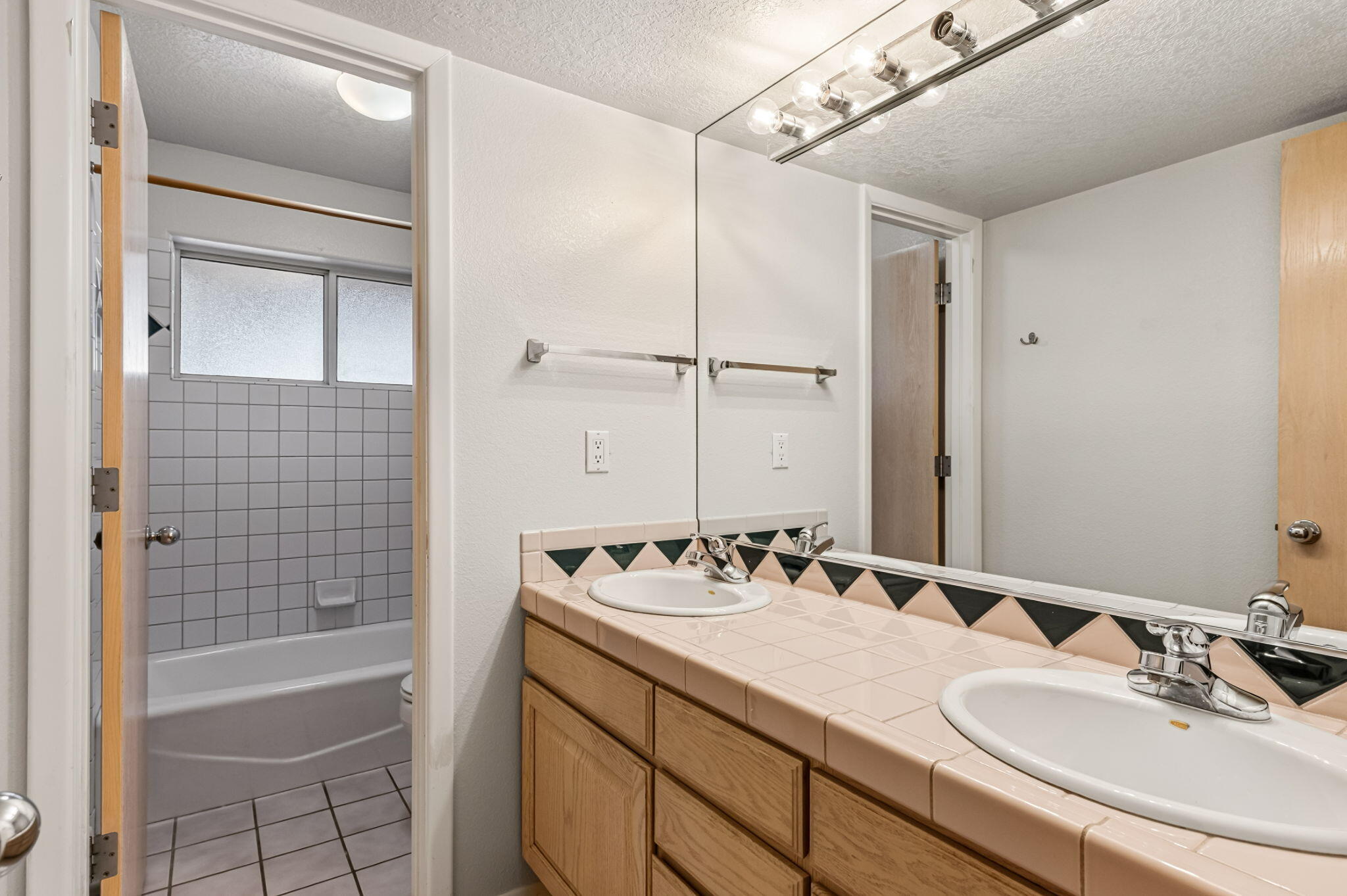 901 Calle Coronado SE