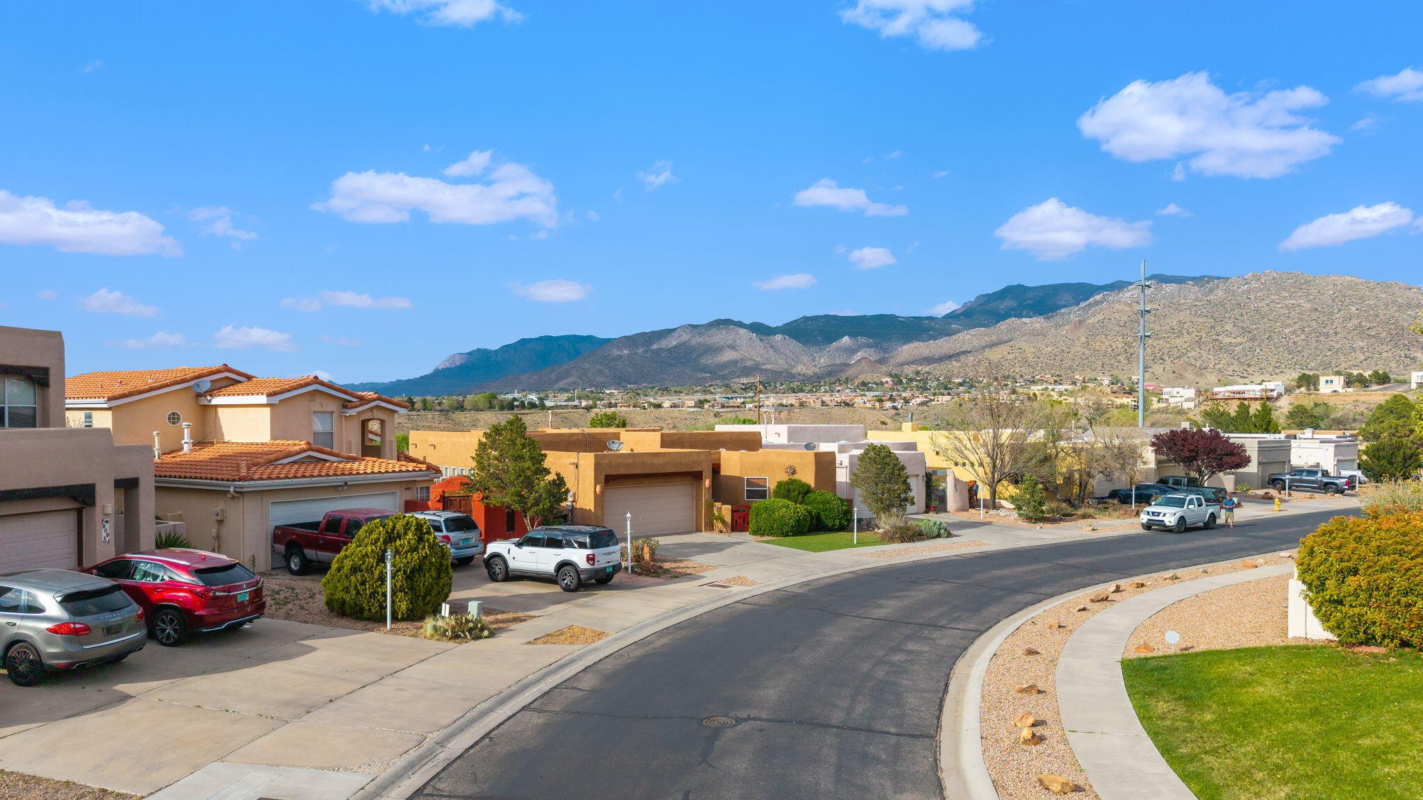 901 Calle Coronado SE